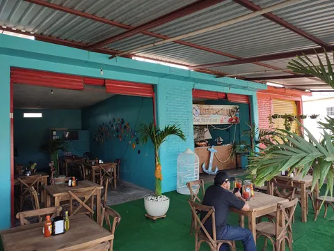 Pacific Restaurant Bar Familiar image 4