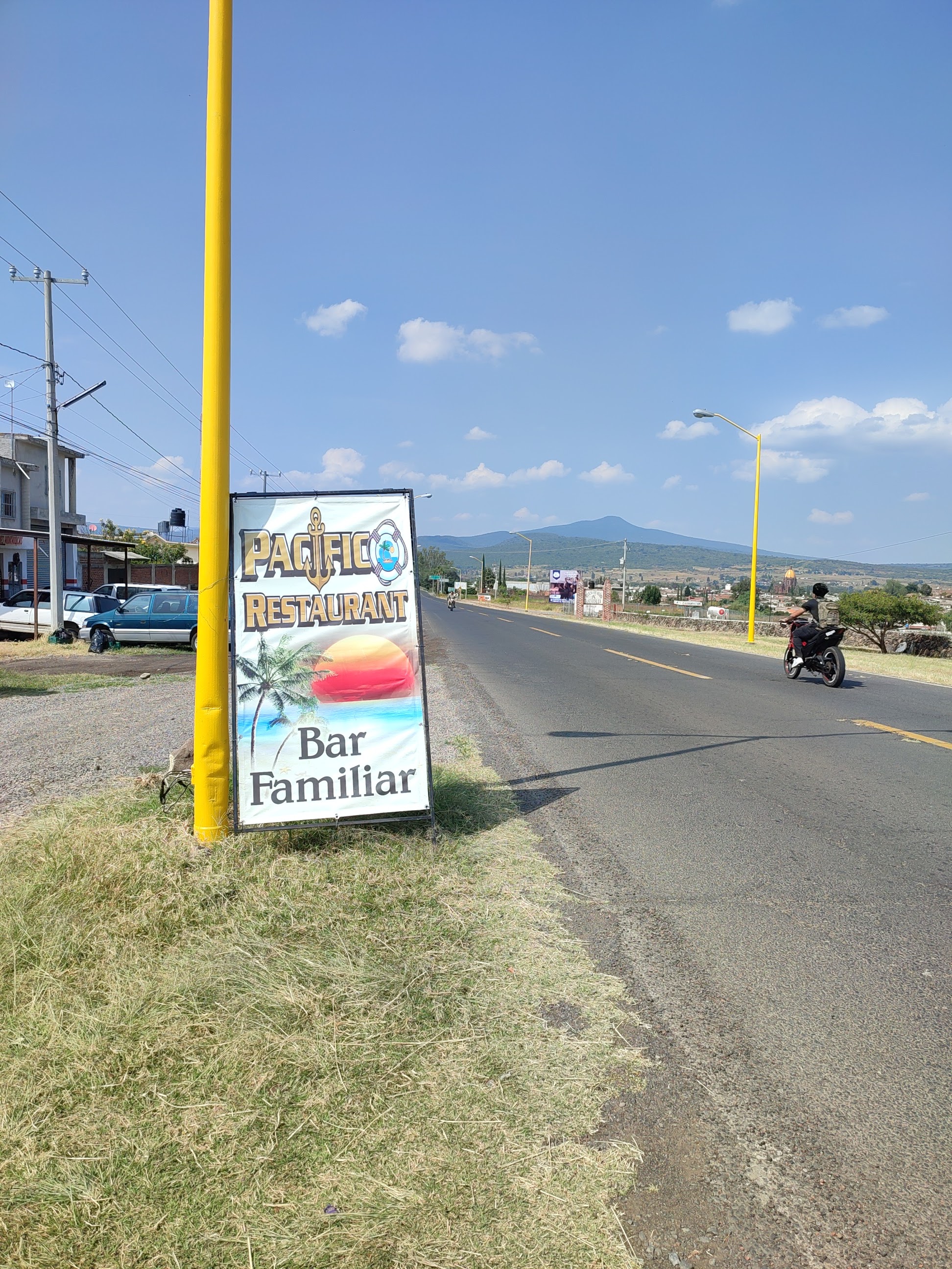 Pacific Restaurant Bar Familiar image 5