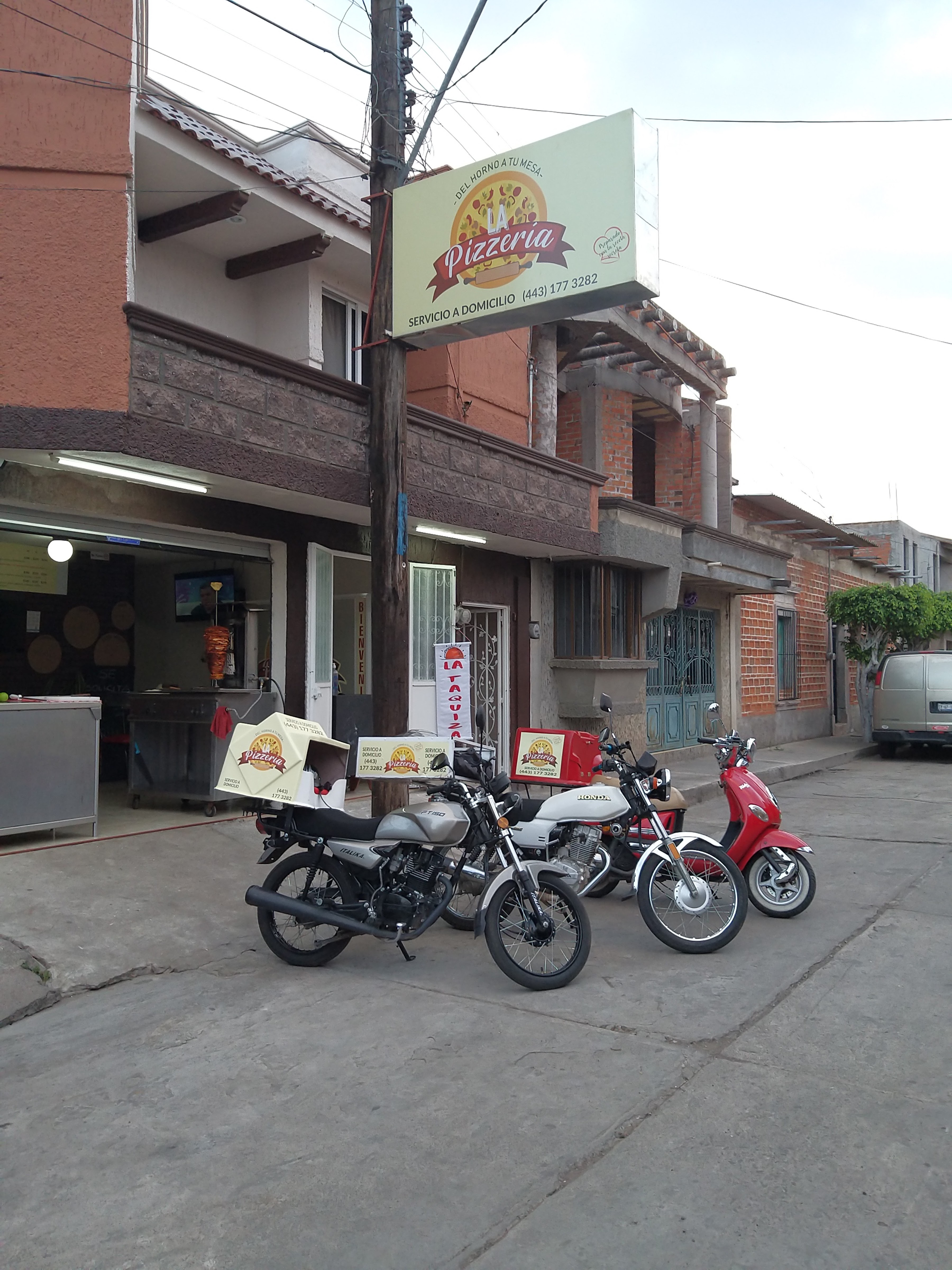 LA PIZZERIA, Santa Ana Maya image 3