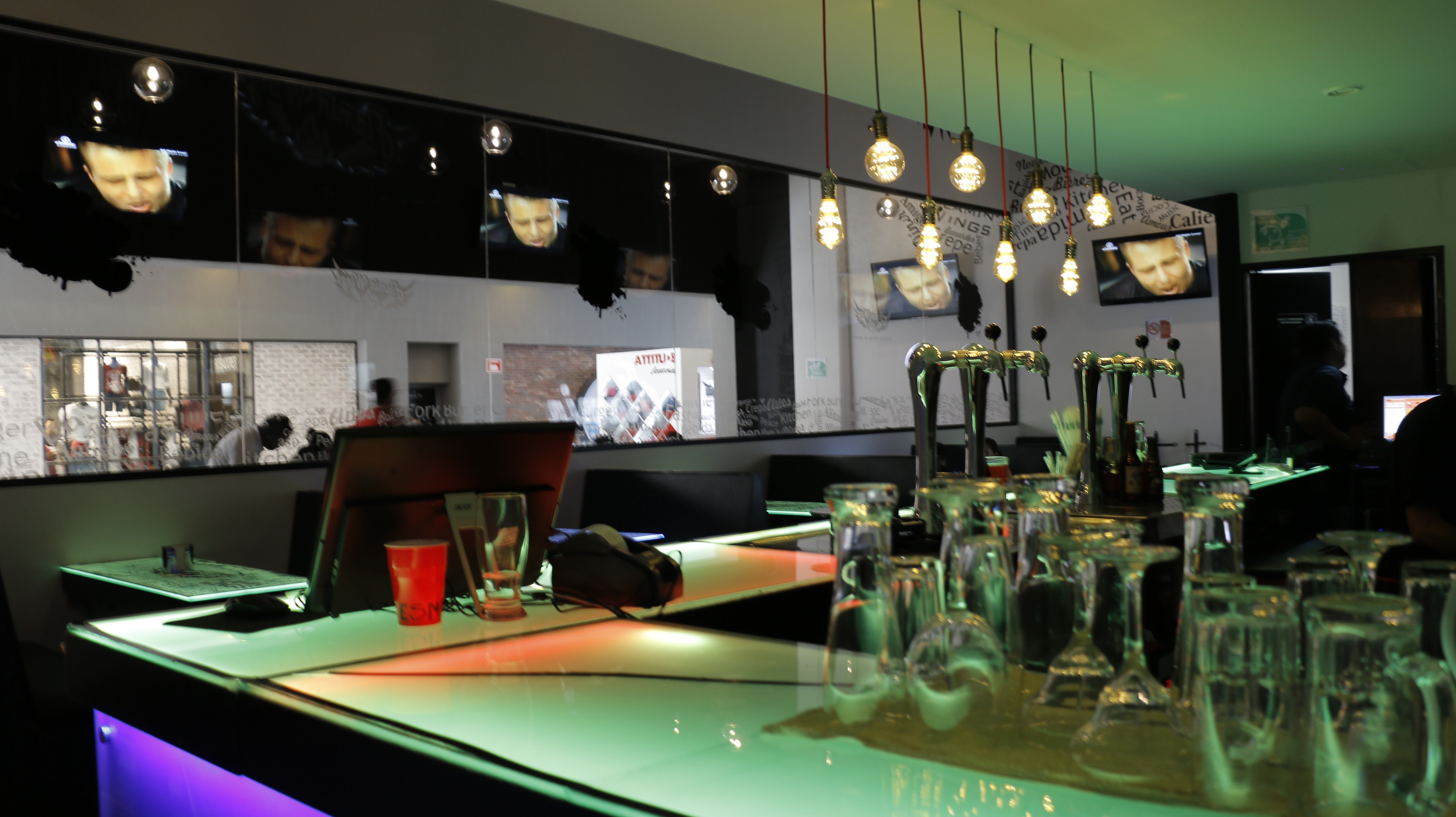 Flamin Wings Juriquilla image 3