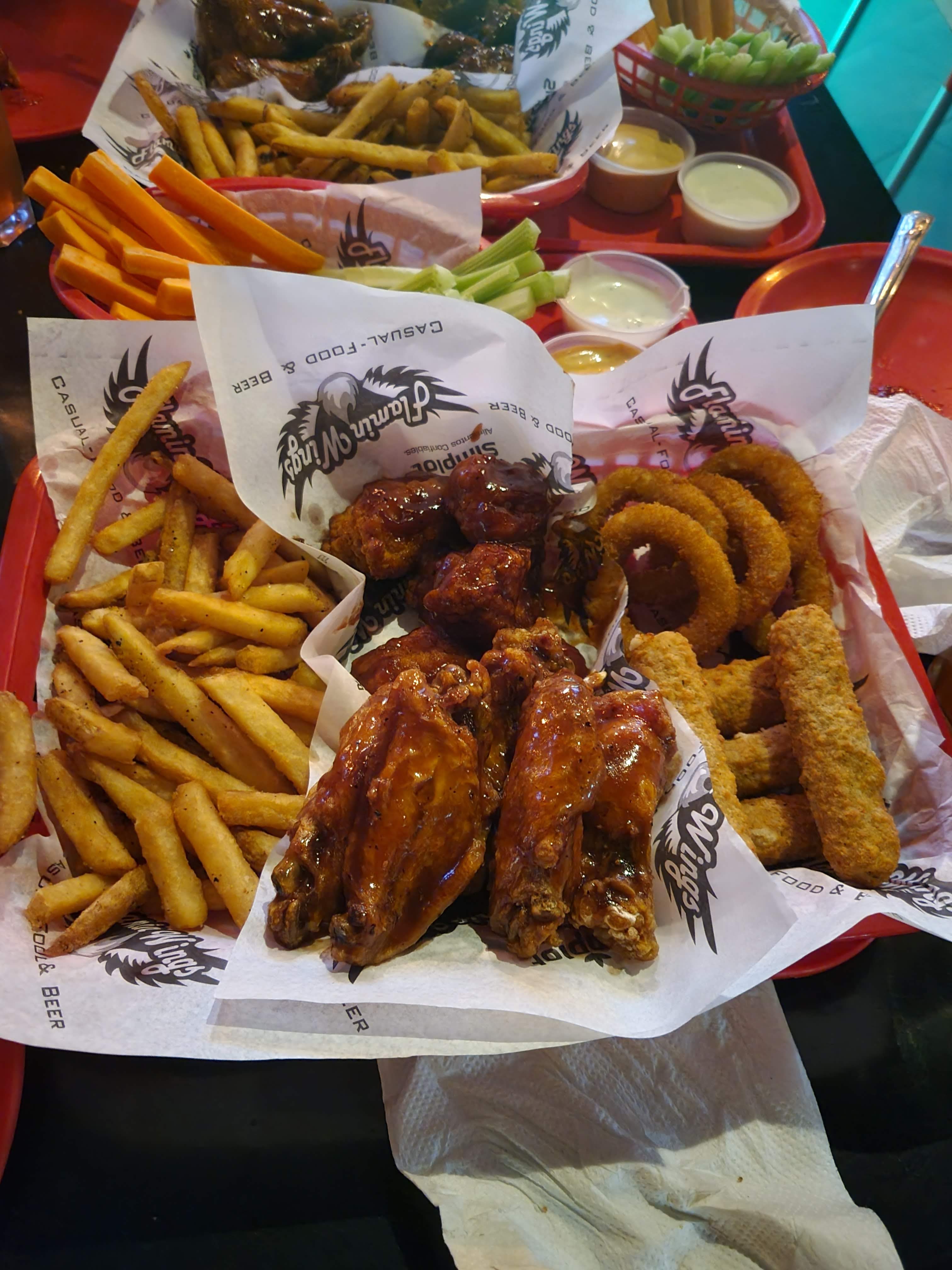 Flamin Wings Juriquilla image 4