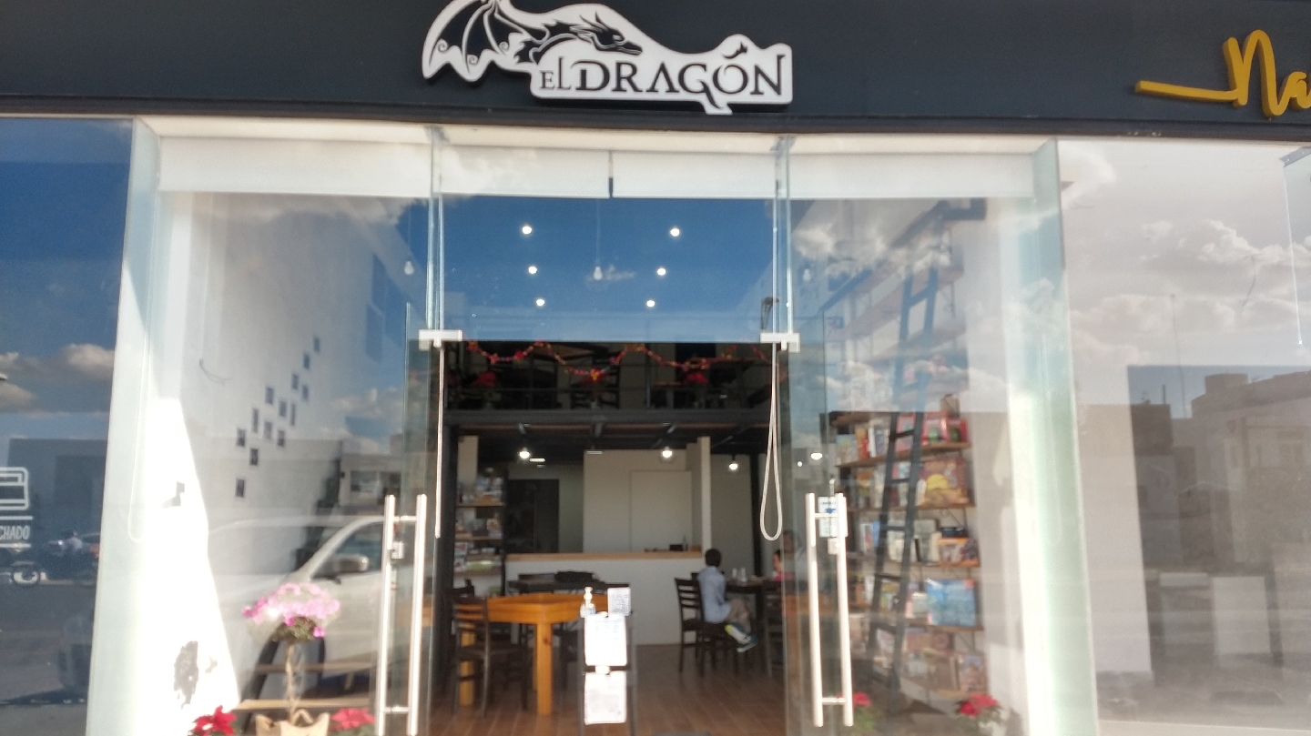 El Dragón Board Games & Grill image 1