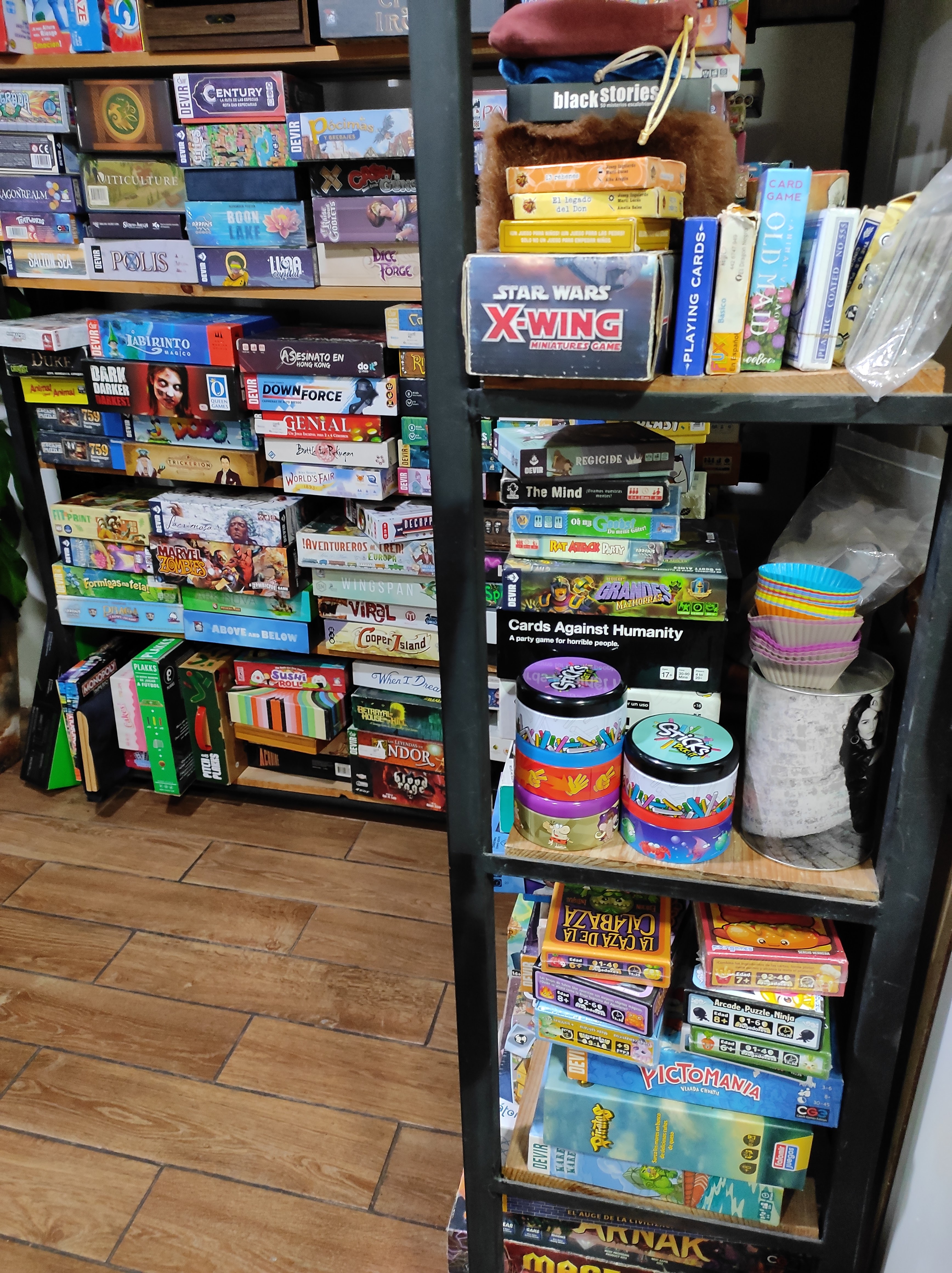 El Dragón Board Games & Grill image 7