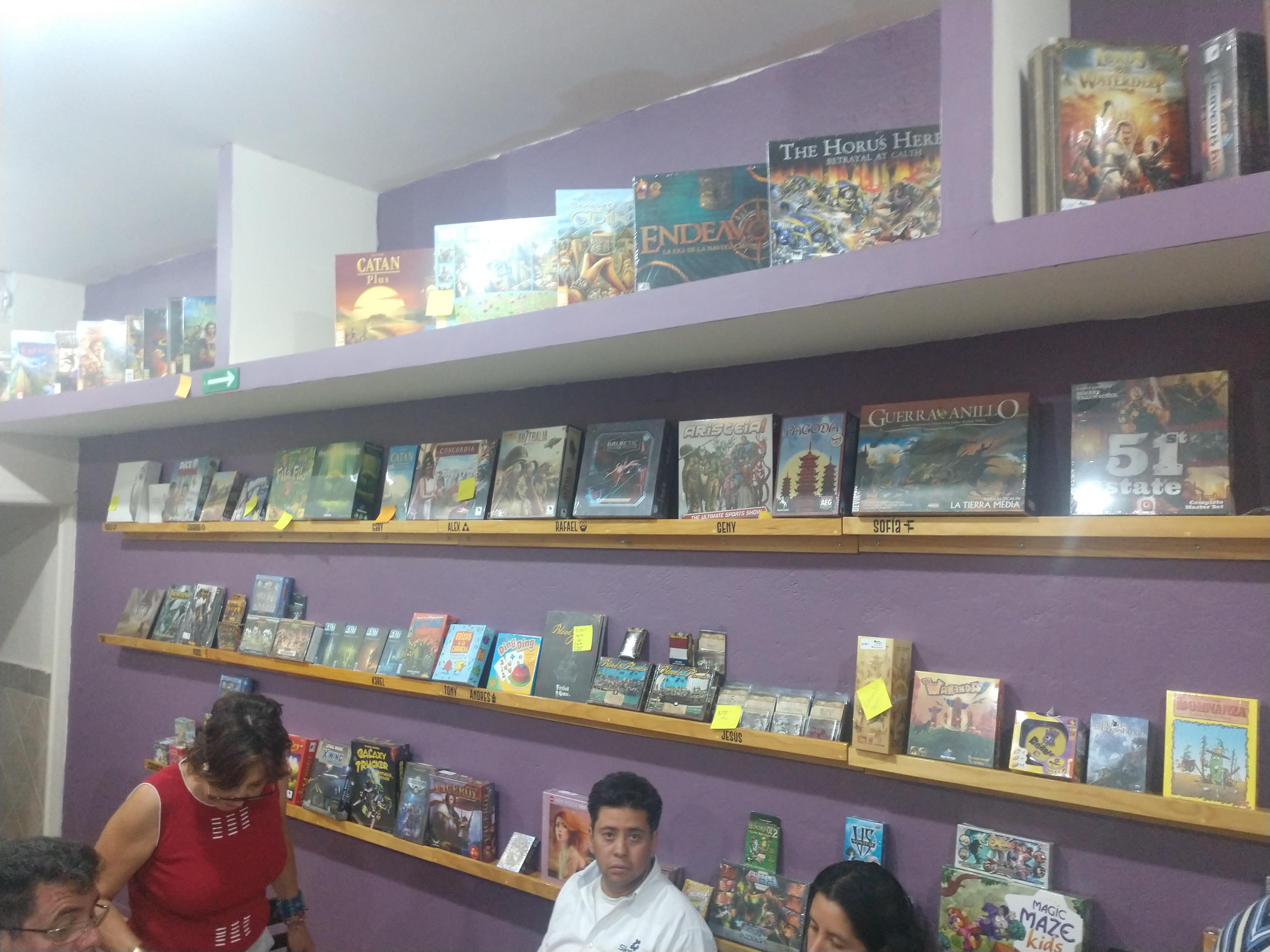 El Dragón Board Games & Grill image 8