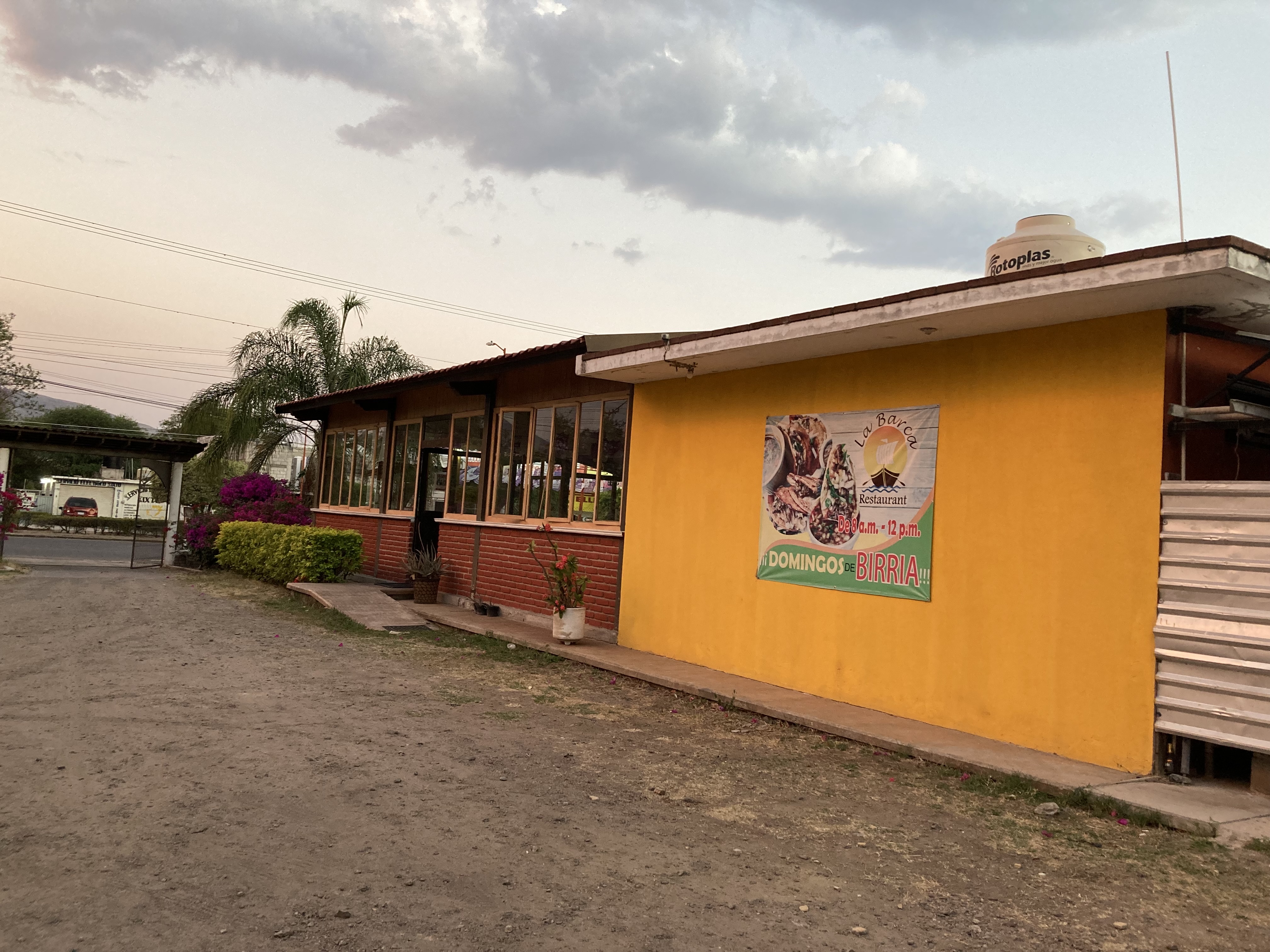 La Barca Restaurant image 2