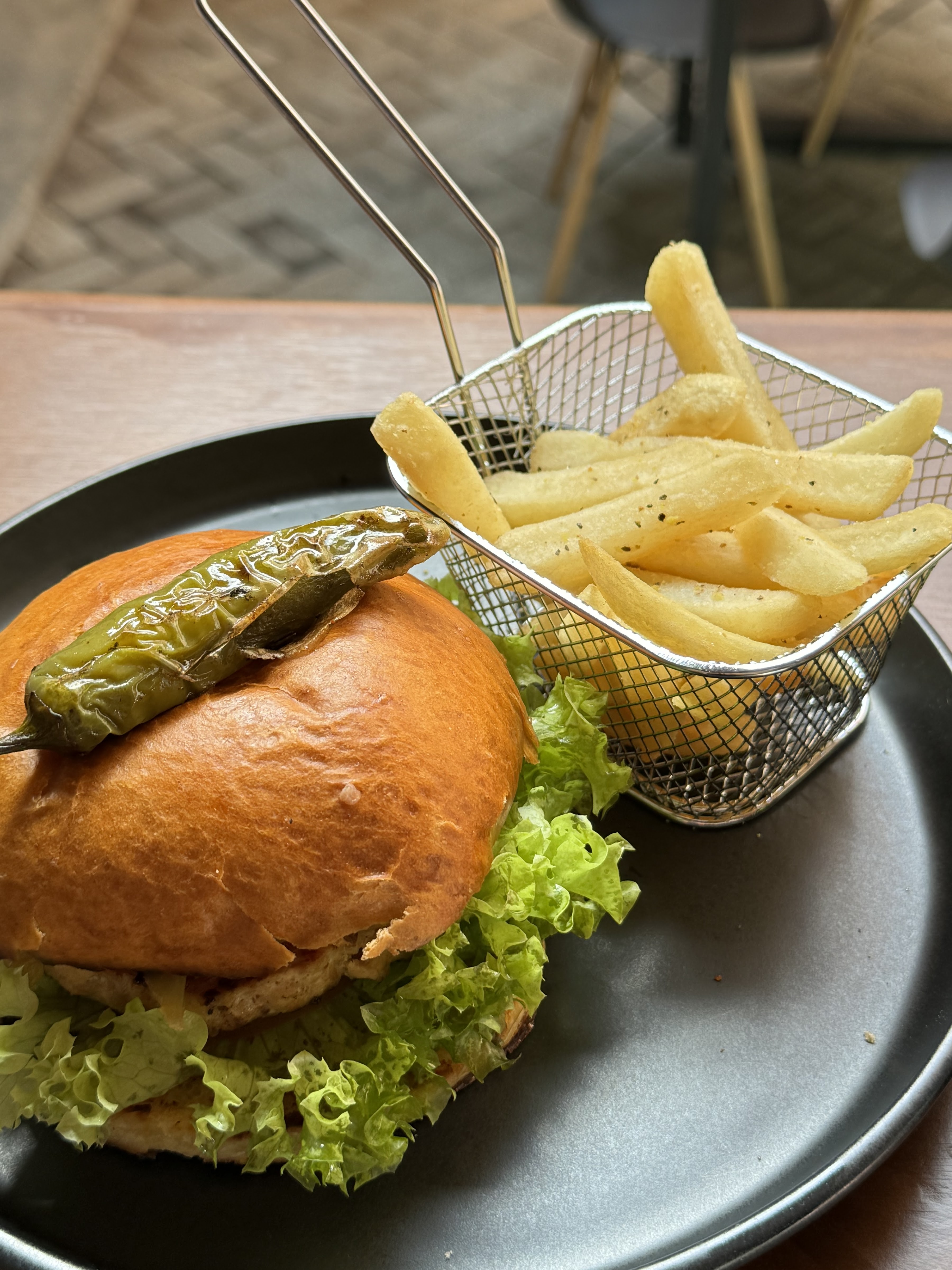 Burger Factory. image 2