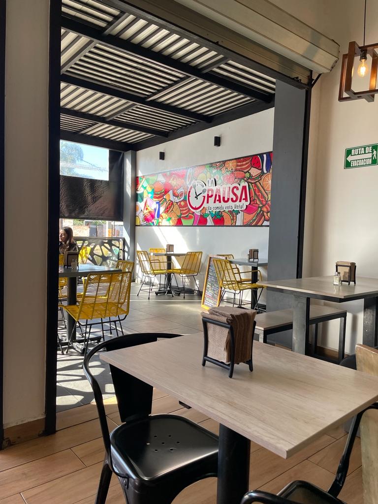 La Pausa Restaurant image 3