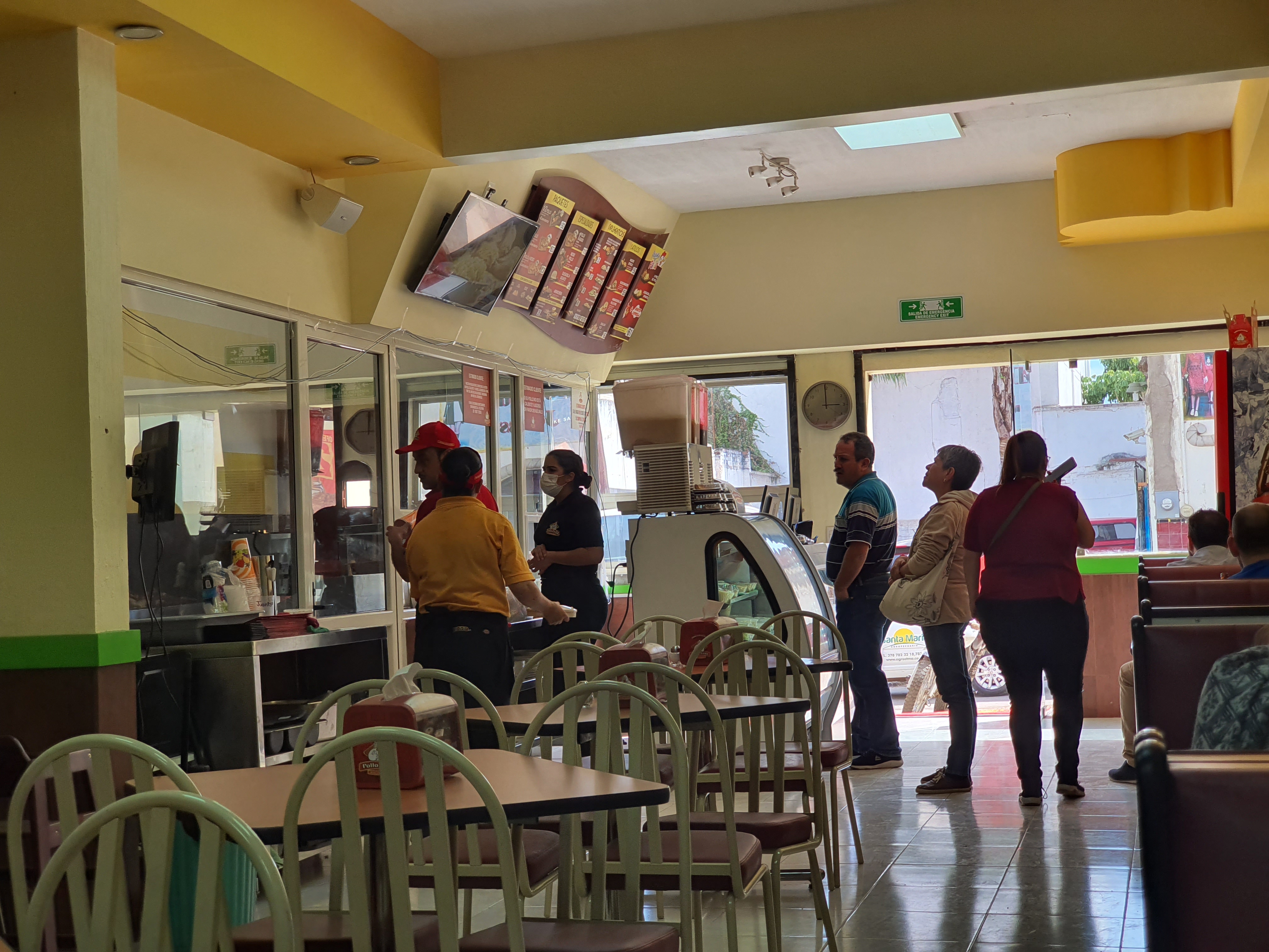 Pollo Feliz Arandas image 4