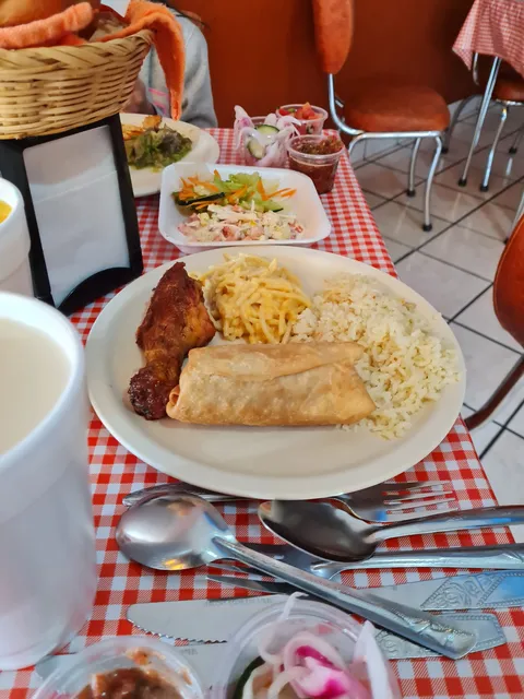 Los Pinitos image 6