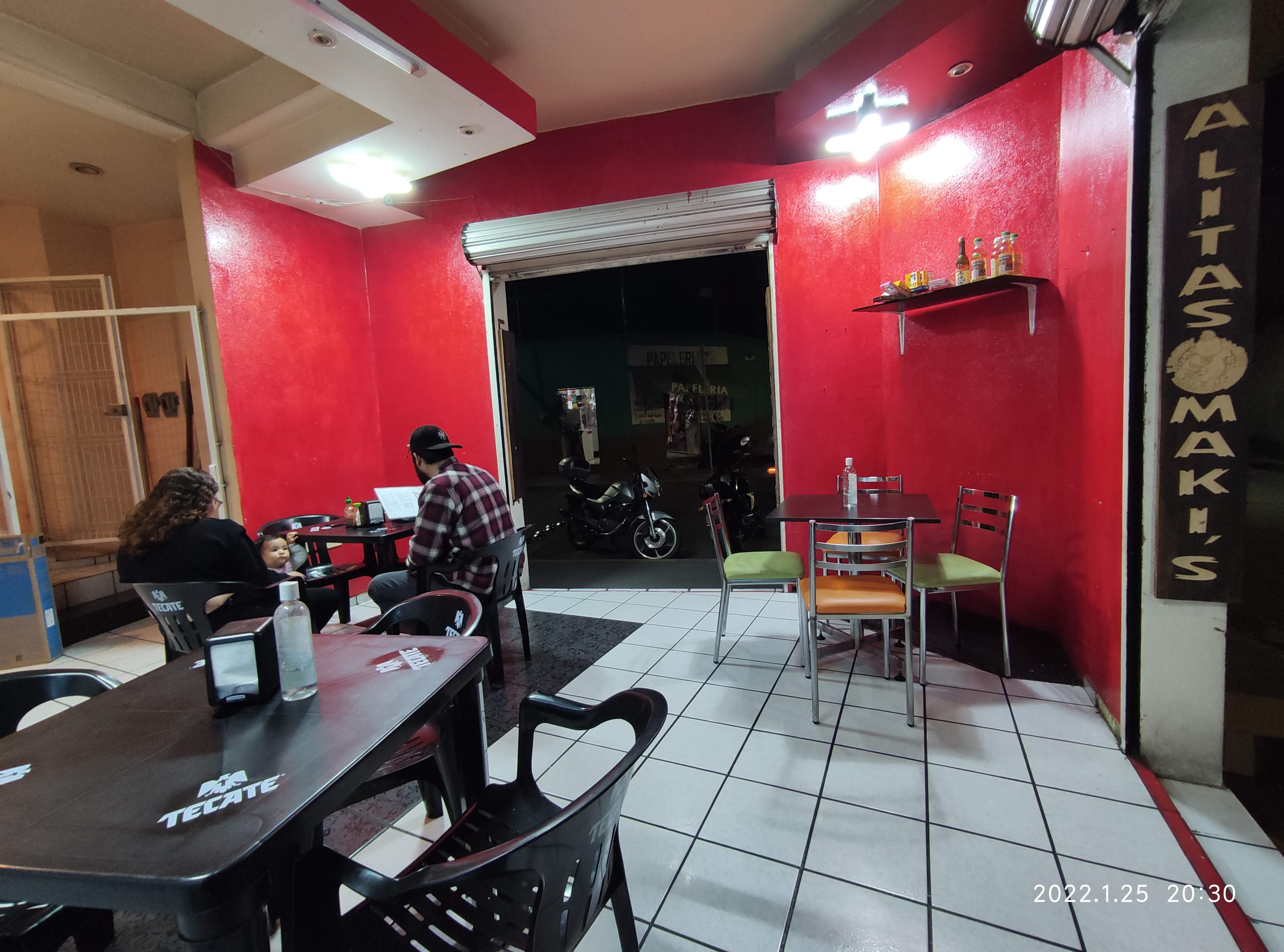 Lucky Chiken makis wings image 6