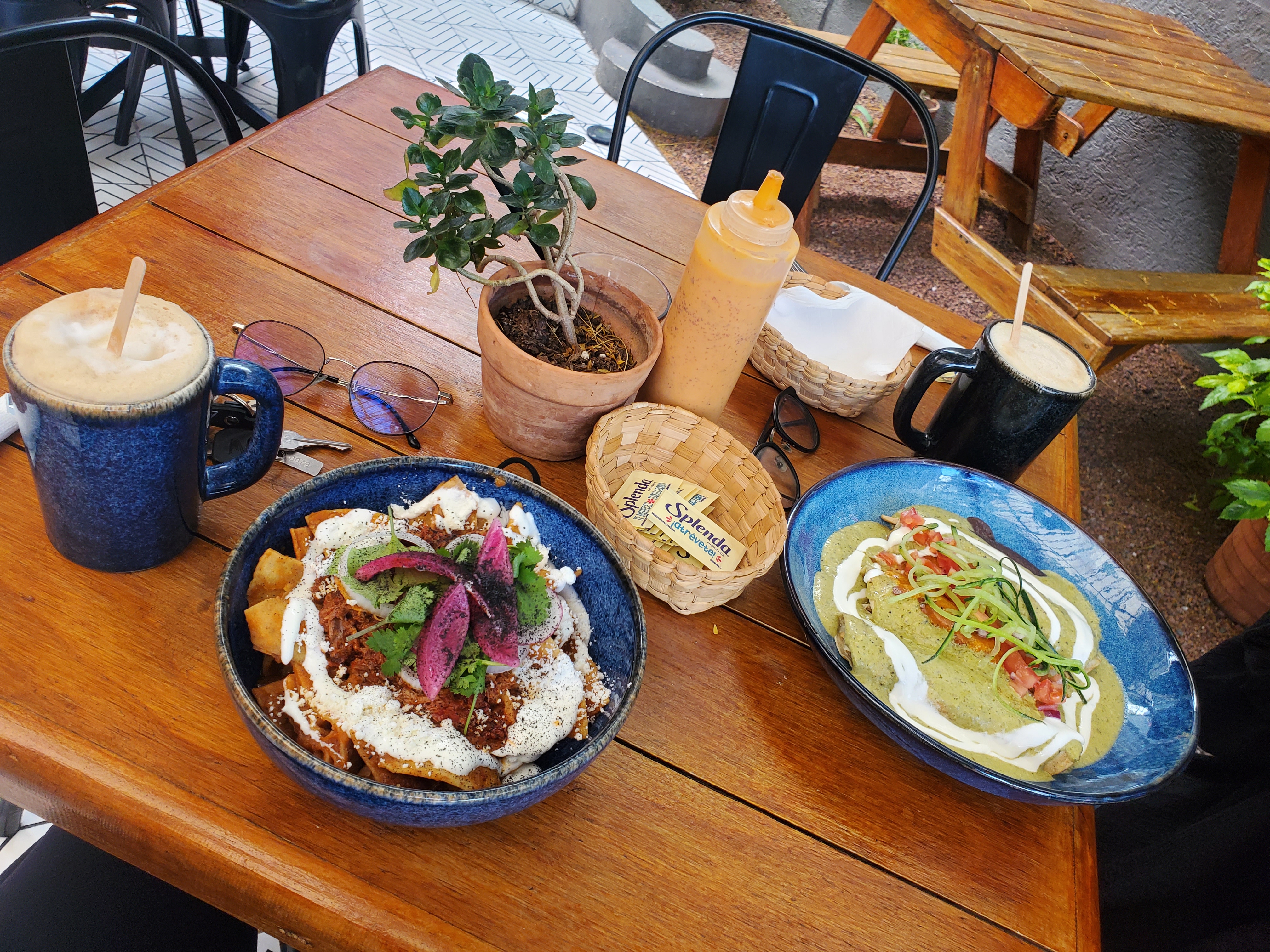 La Tribu burger house image 1