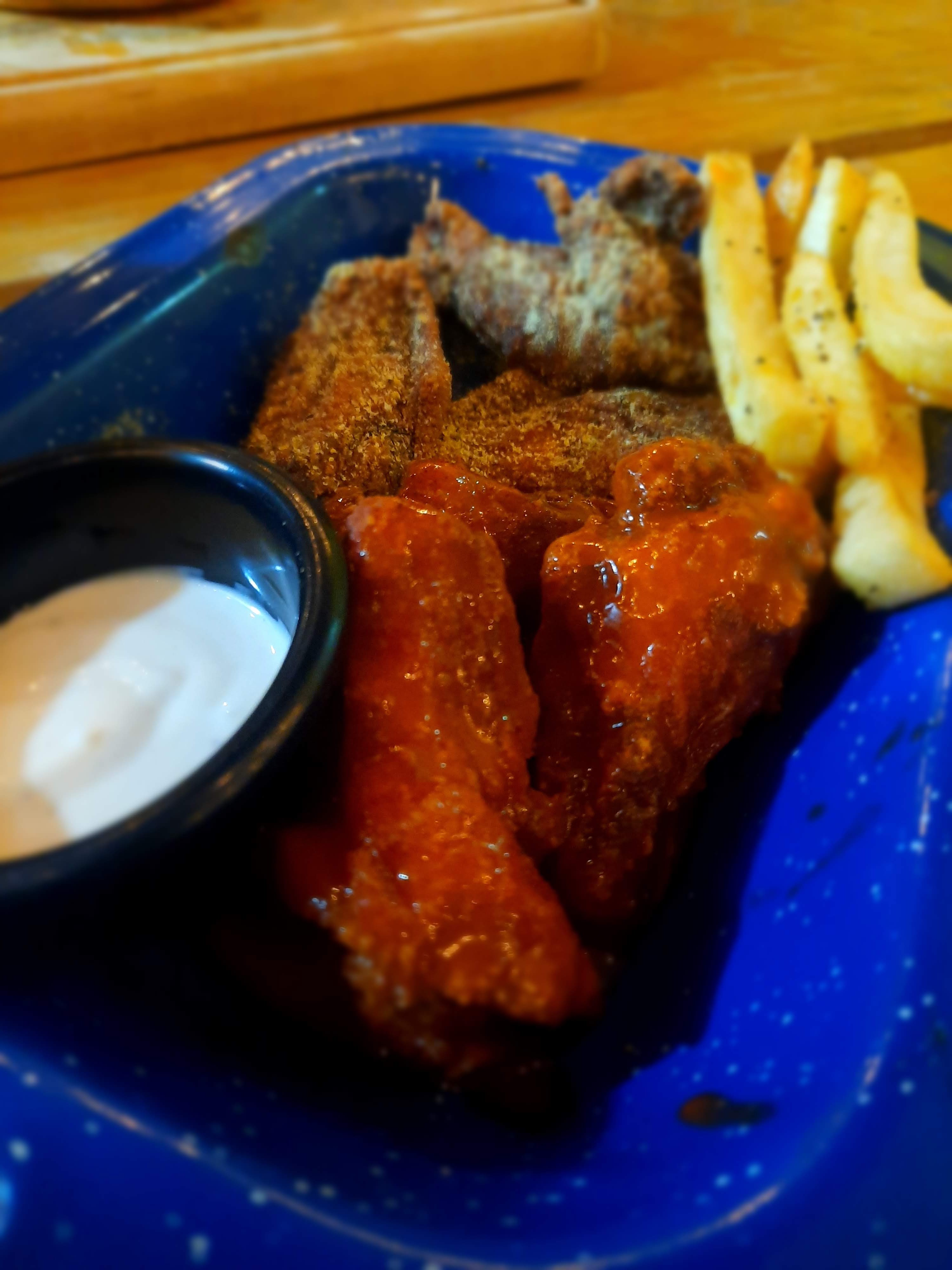 La Tribu burger house image 5