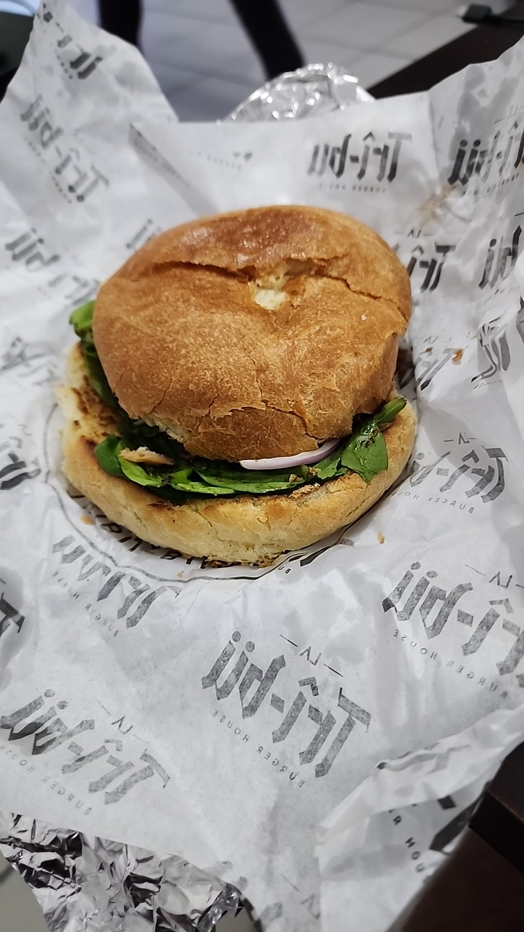 La Tribu burger house image 7