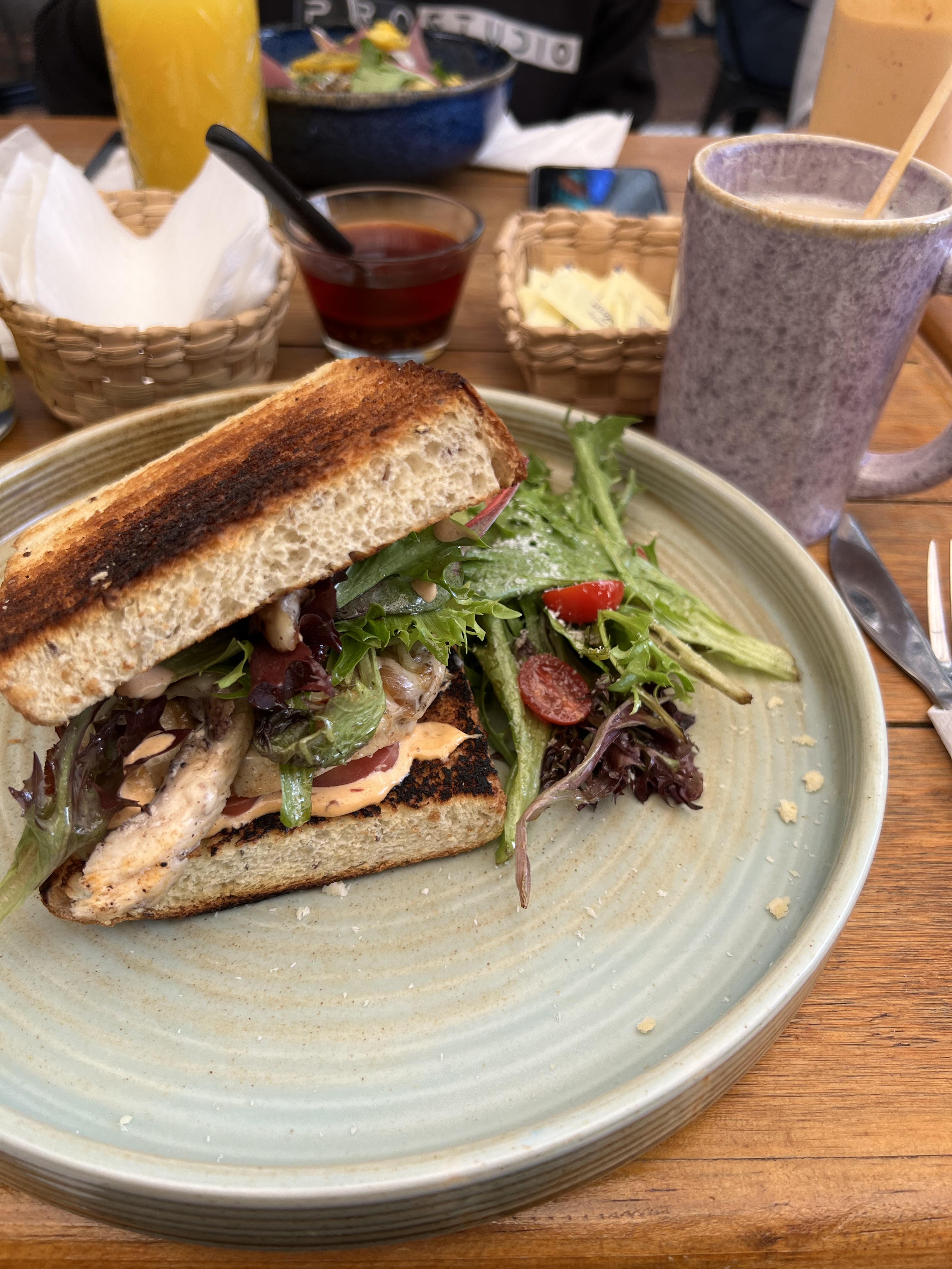 La Tribu burger house image 8