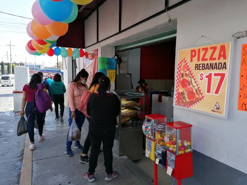 Mina's Pizza Teoloyucan image 3
