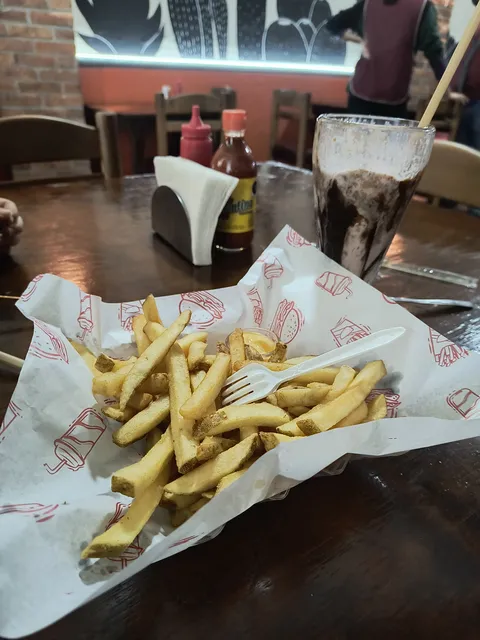 Tijuana Grill - Hamburguesas y alitas image 5
