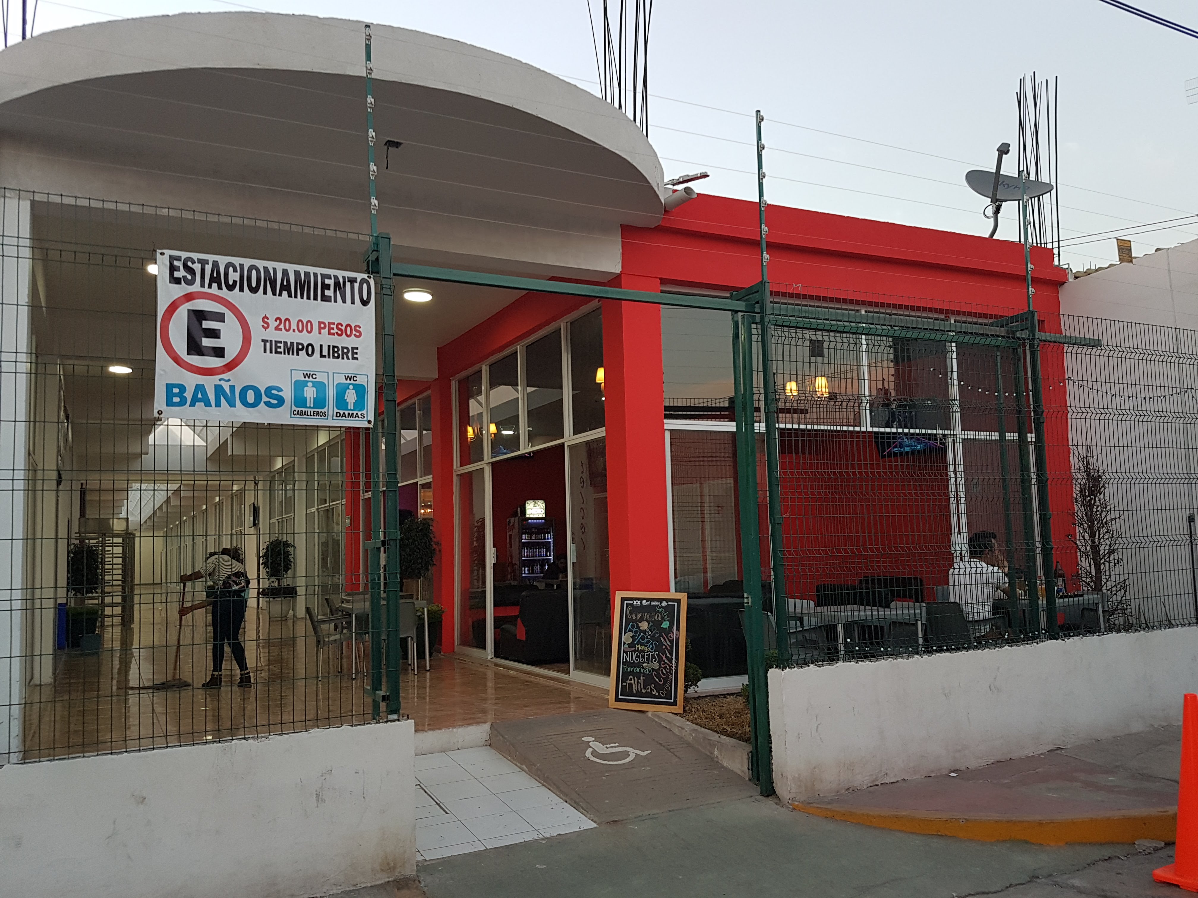 Barrakuda Wings And Beer image 1