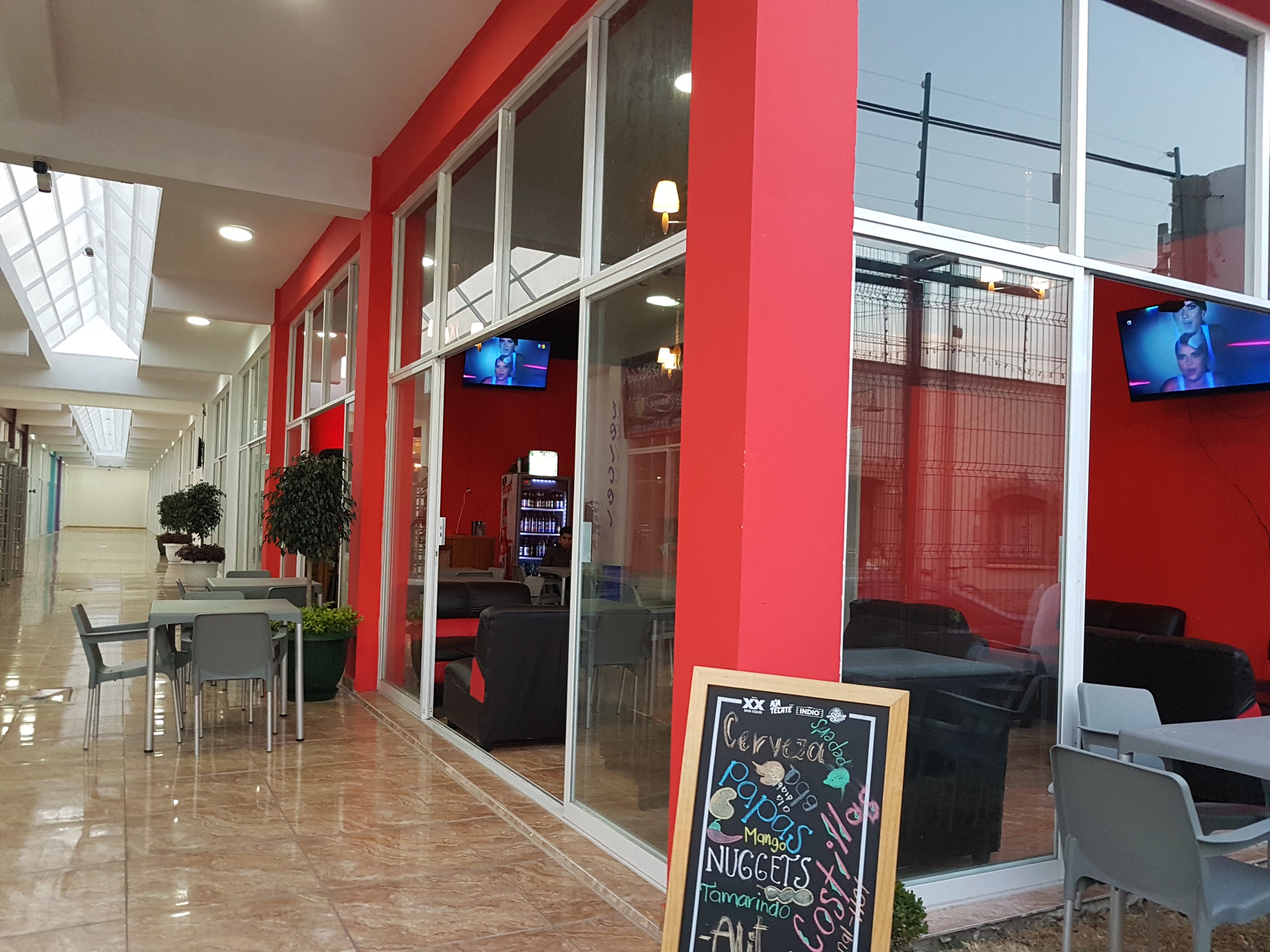 Barrakuda Wings And Beer image 4