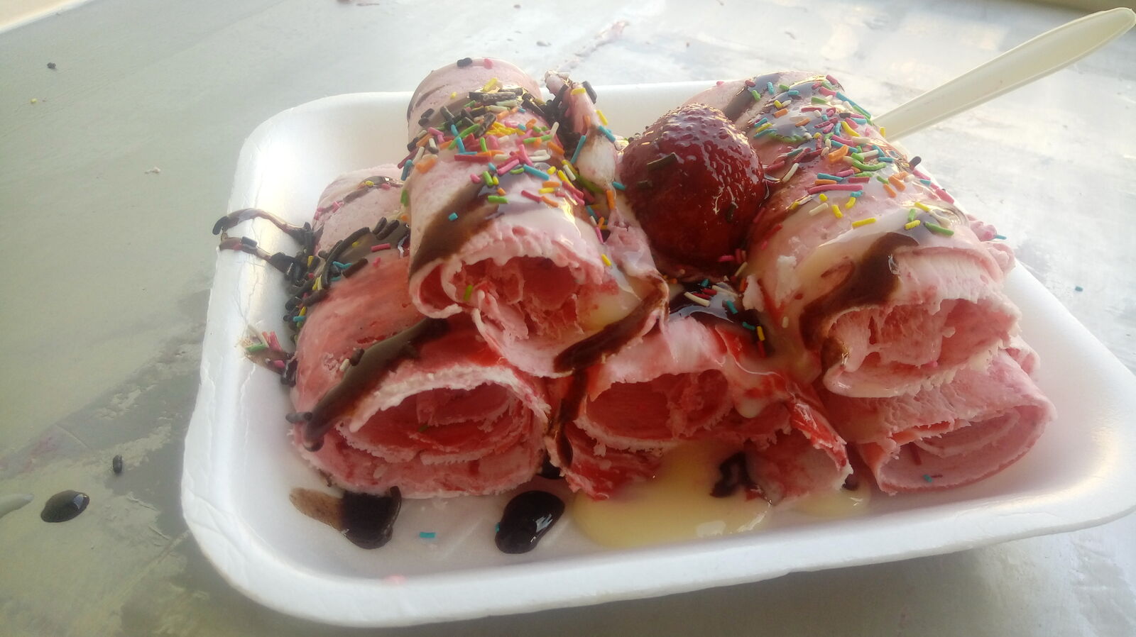 DELICREAM ROLLS image 2