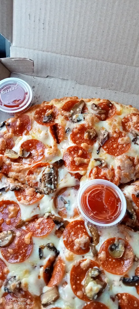 Monos Pizza image 4