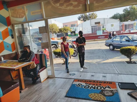 Monos Pizza image 7