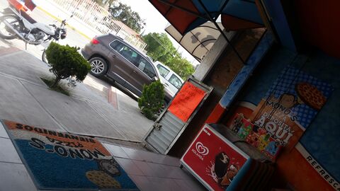 Monos Pizza image 8