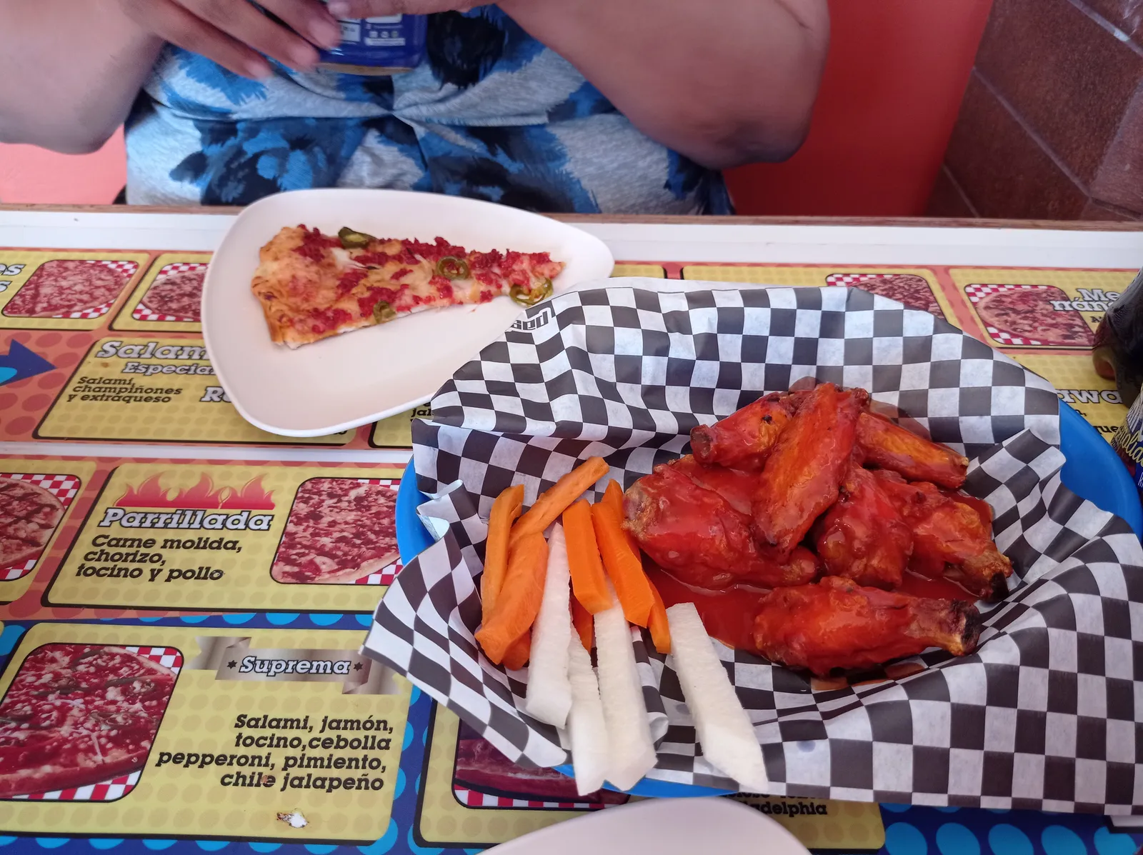 Monos Pizza image 9