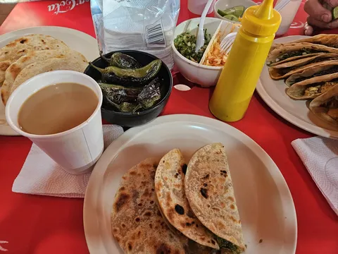 Los Mandilones image 5