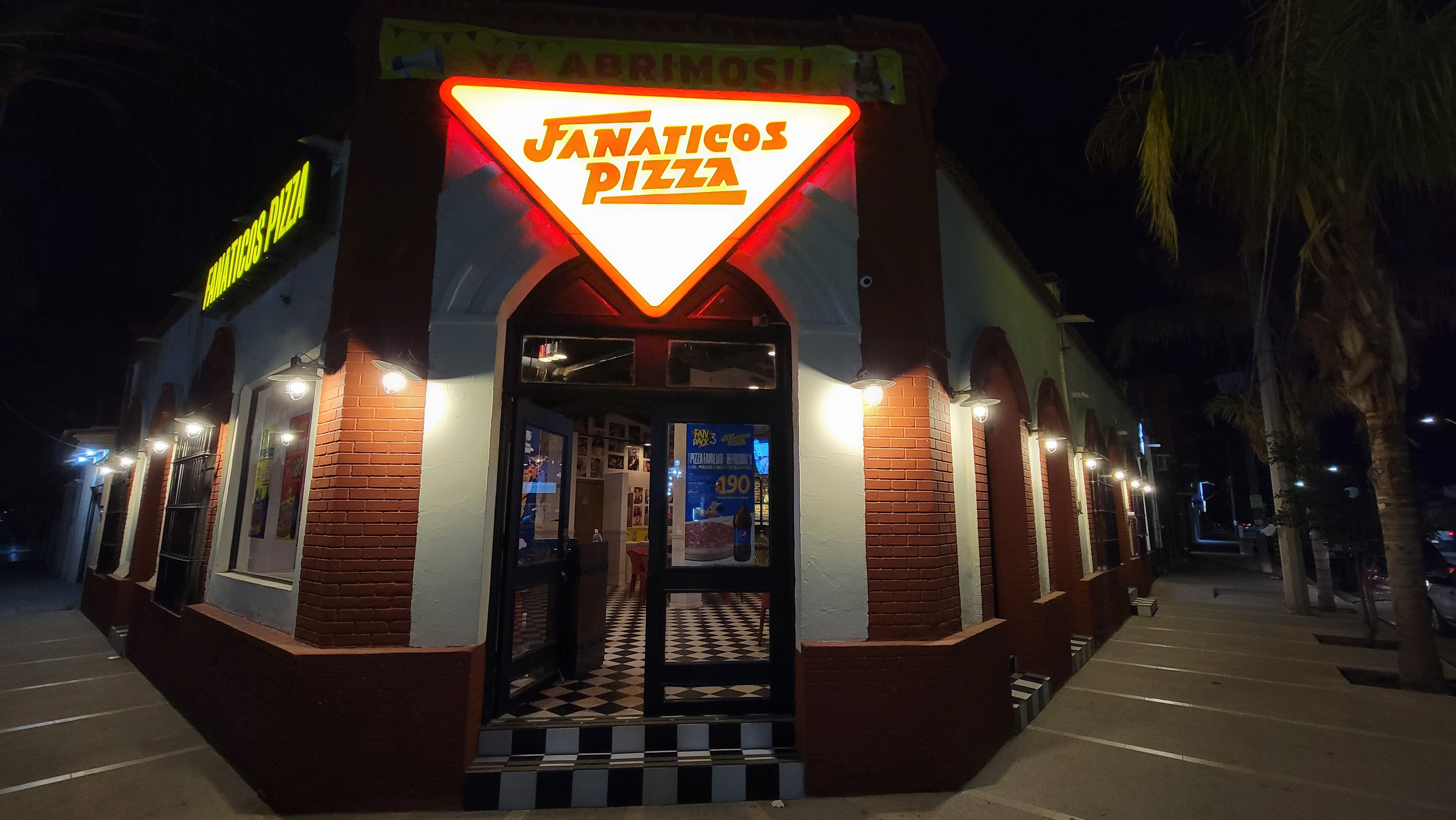 Fanáticos PIZZA image 10