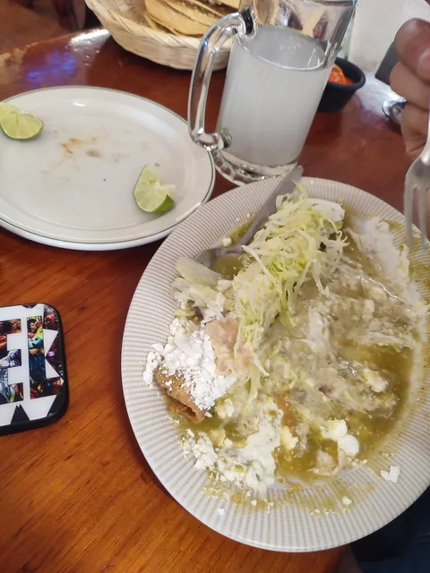 Los Dorados image 4