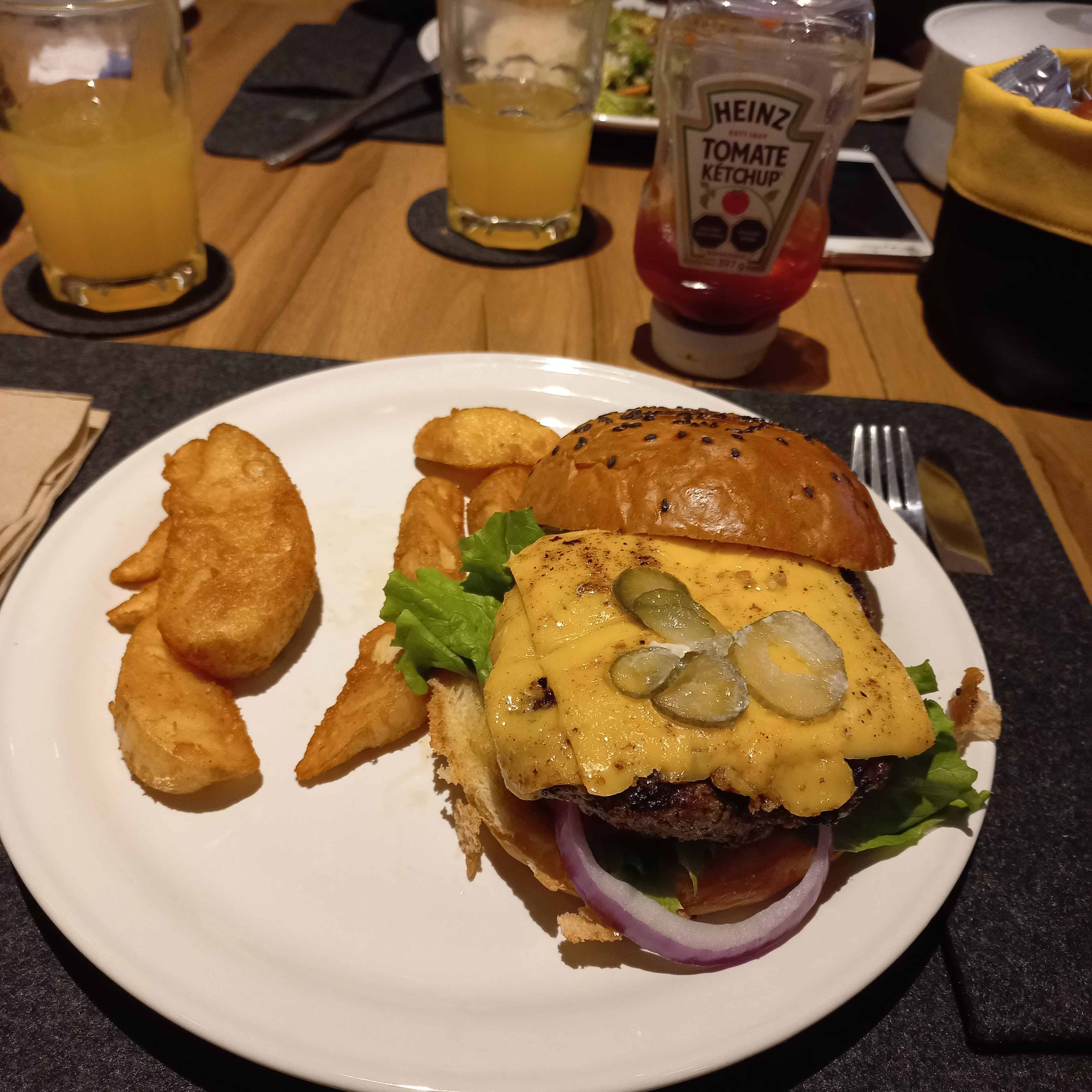 Madison Restaurante image 6