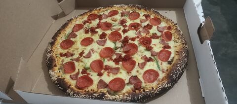 "SANDYS PIZZAS" image 2