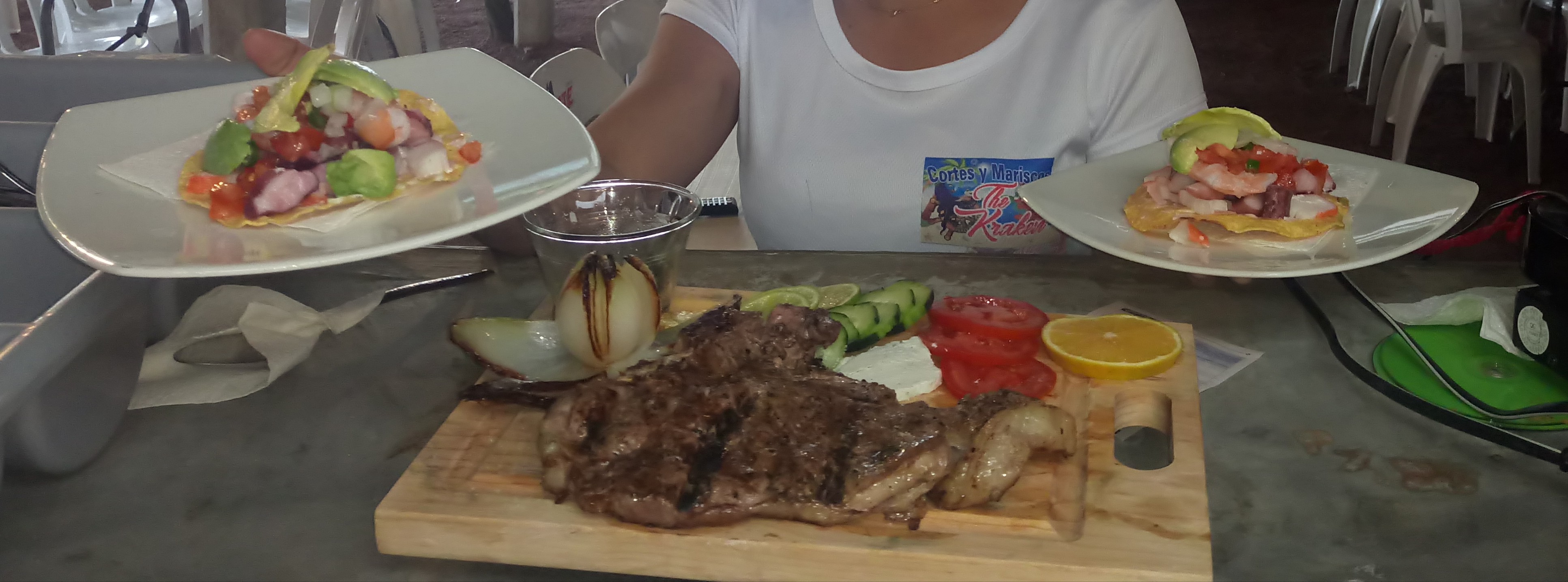 Restaurante de cortes y mariscos the kraken image 3