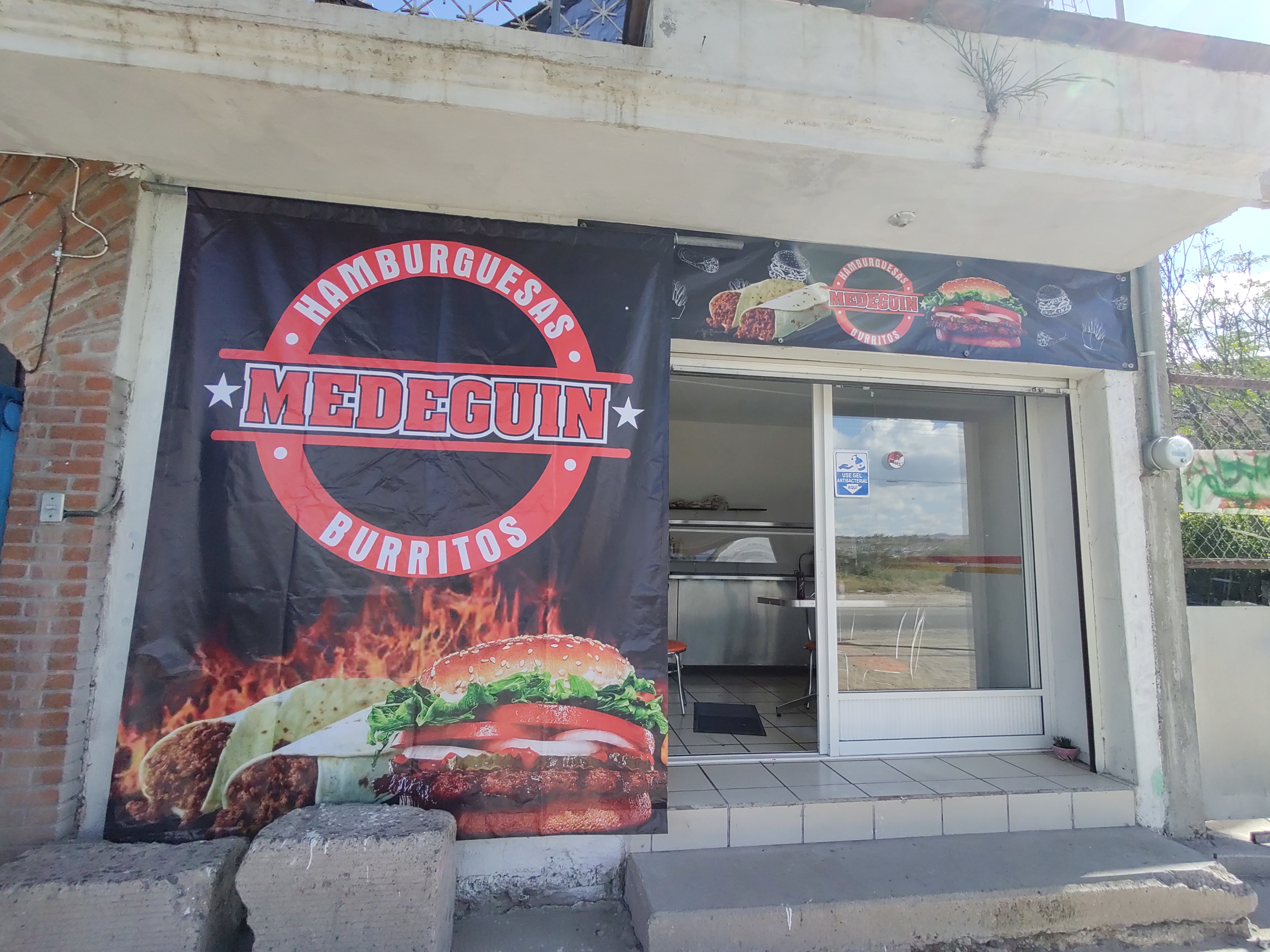 Hamburguesas y burritos Medeguin image 1