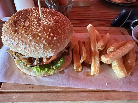 ROAD & BURGER image 3