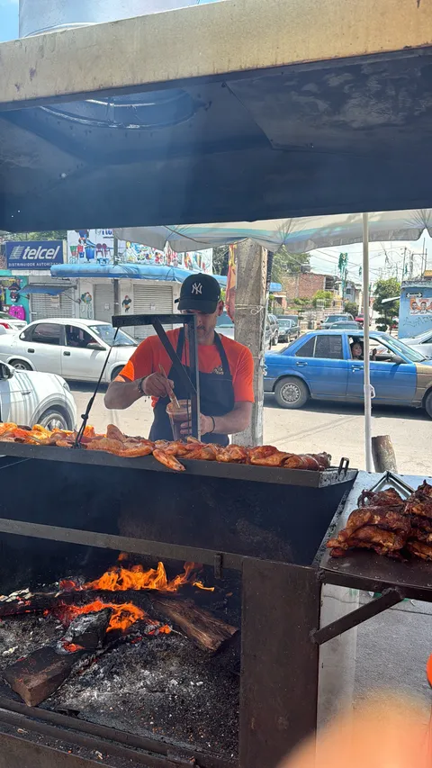 Pollos a la Leña Los Carnales image 3