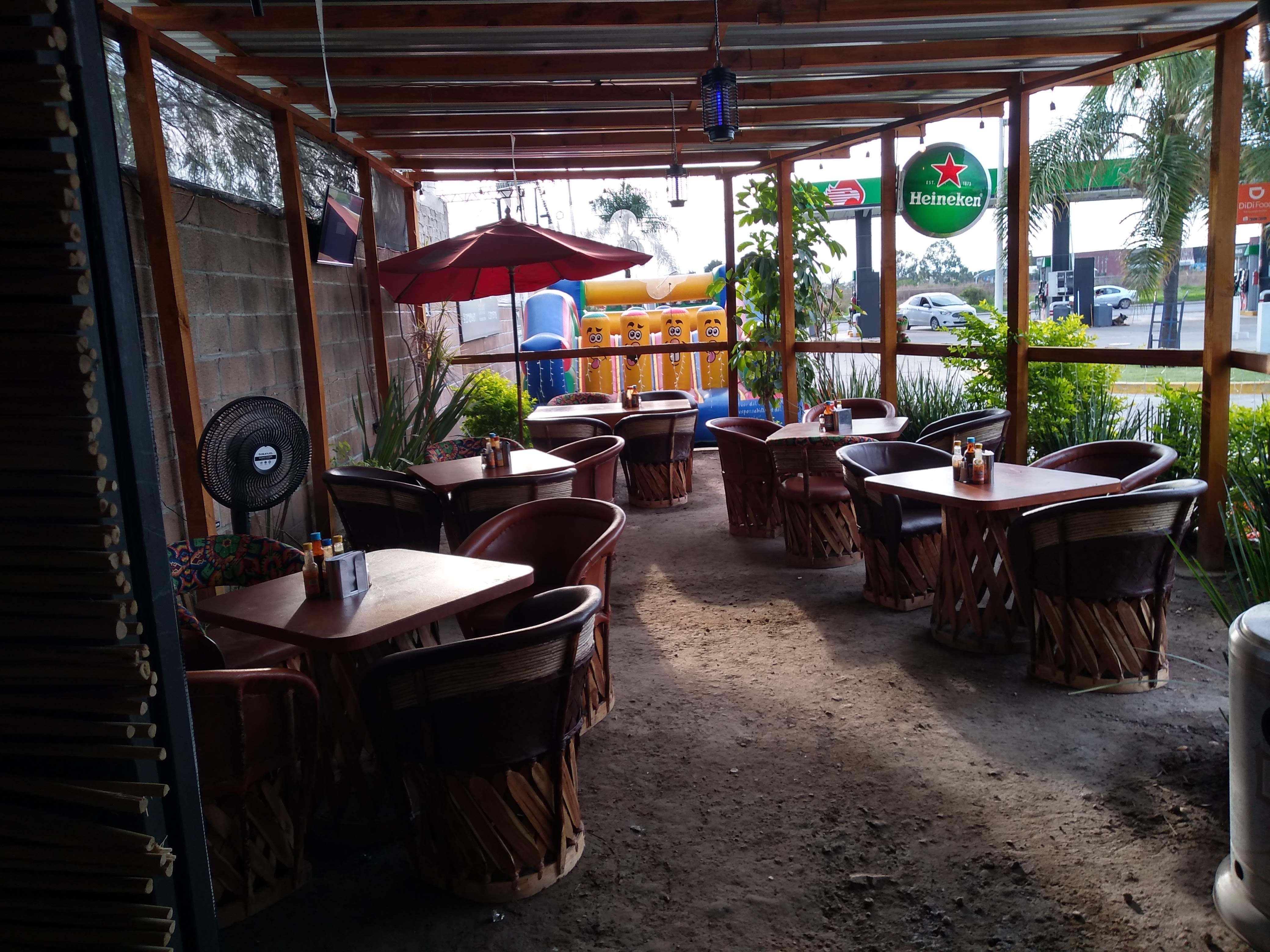 Concha y Mar: Mariscos and Drinks image 1