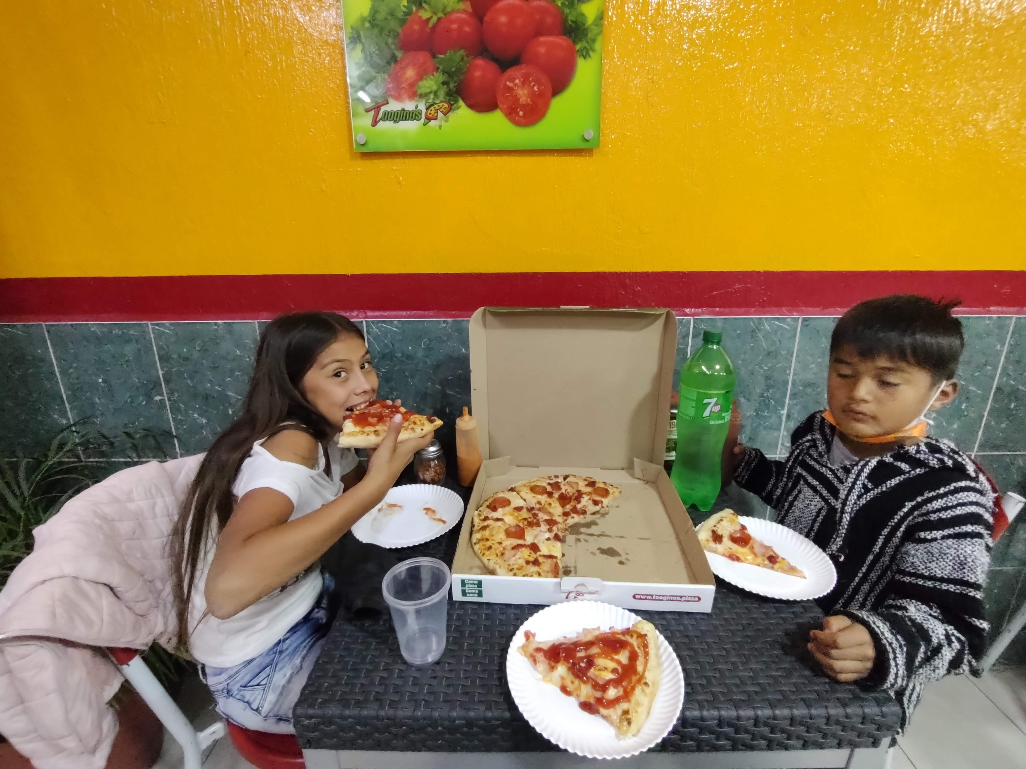 Toogino's Pizza Del Valle image 6