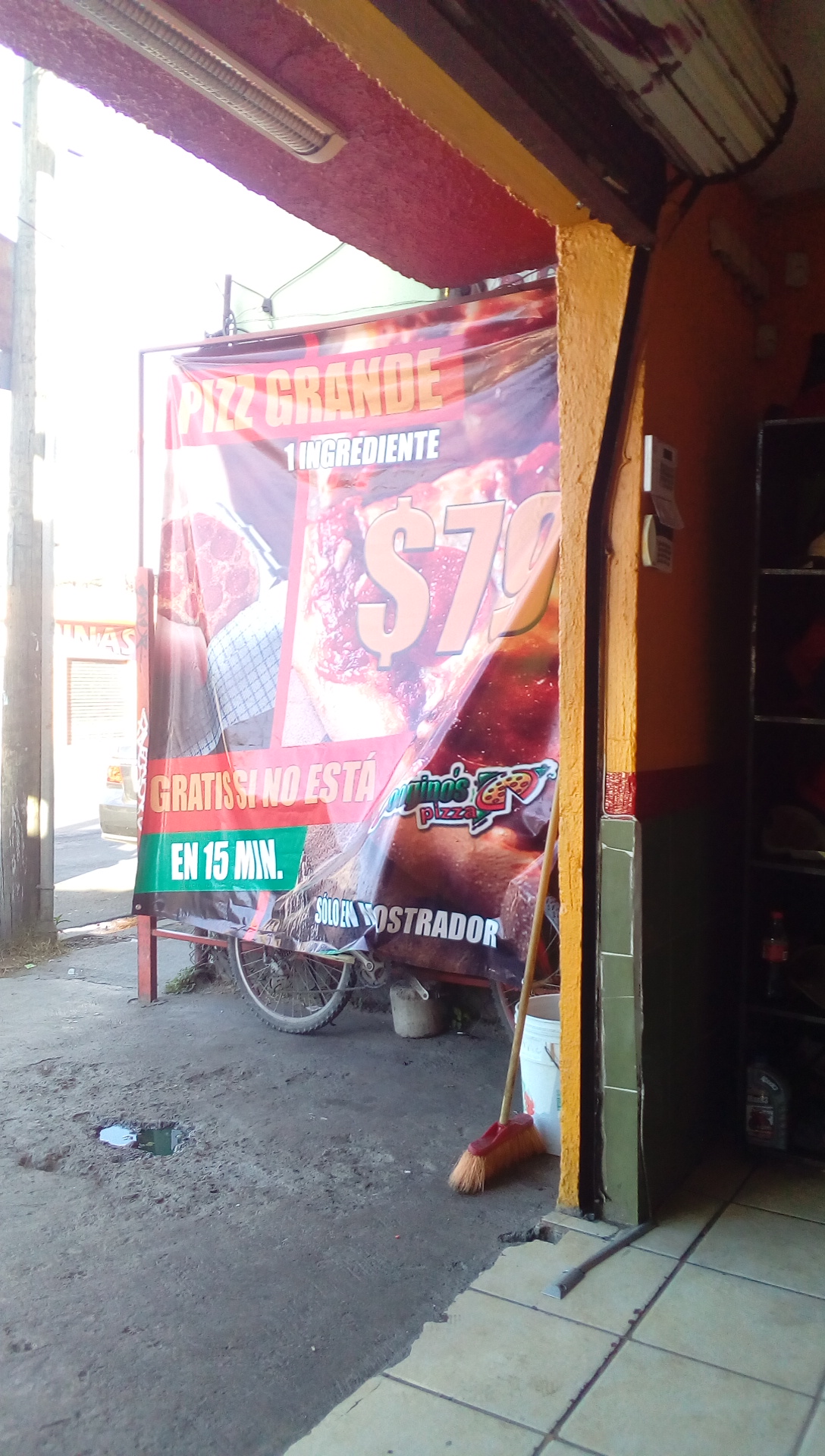 Toogino's Pizza Del Valle image 9