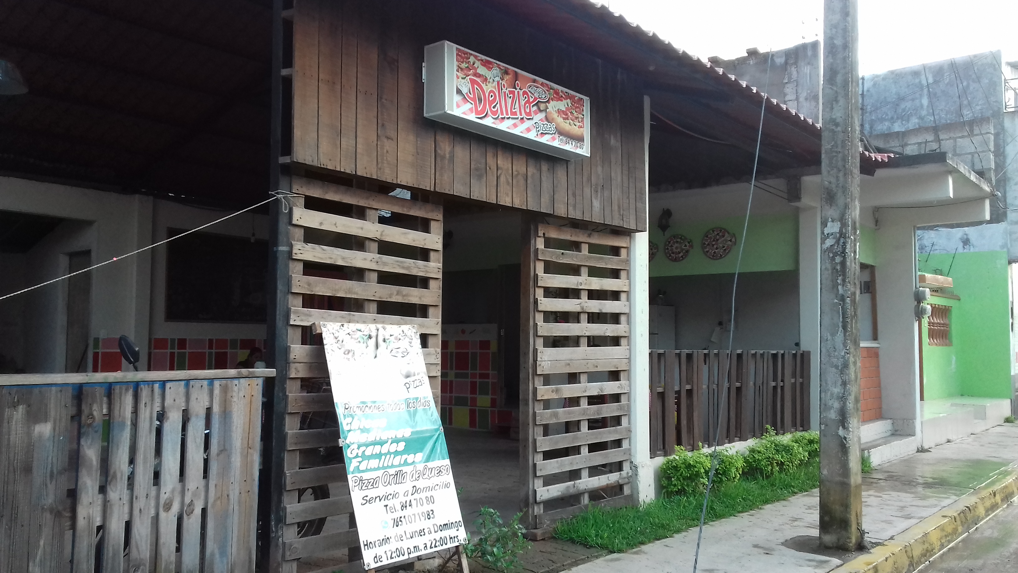 Delizia Pizza image 6