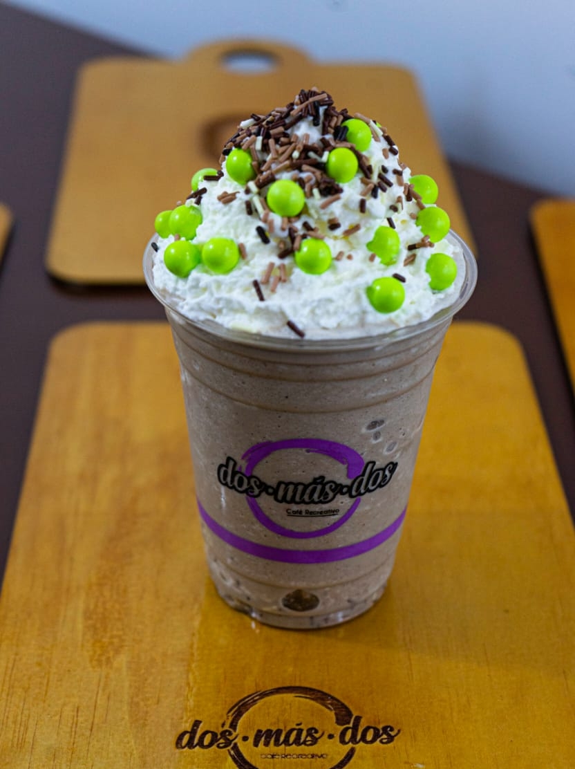 Dos Más Dos image 2