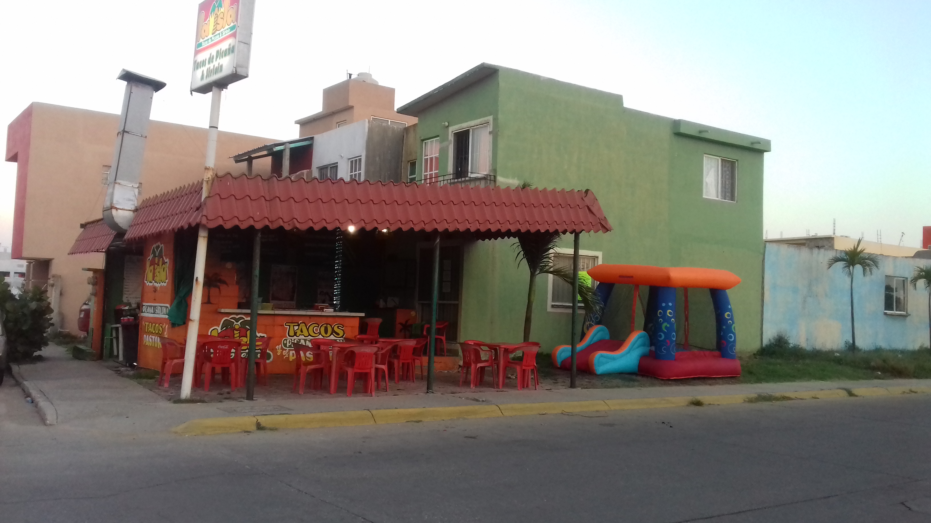 La Isla - Tacos de Picaña y Sirloin - Suc Puerto Esmeralda image 8