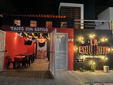 La Esquinita Taqueria image 1