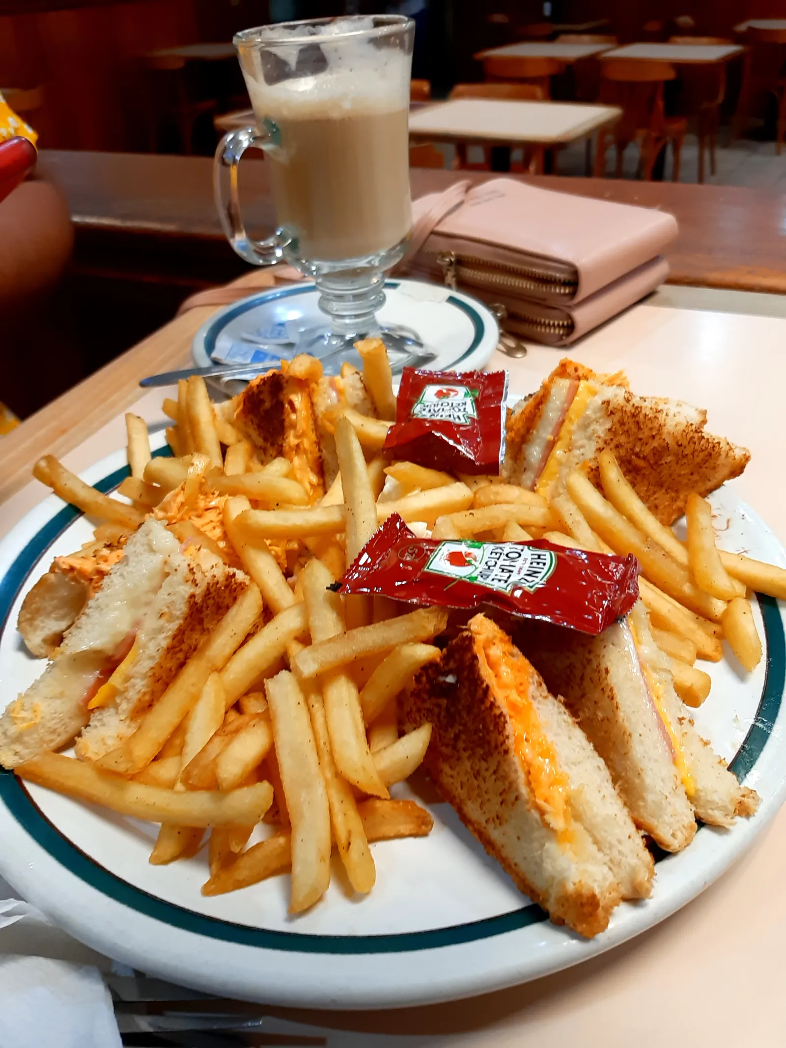 Café Selecto image 8