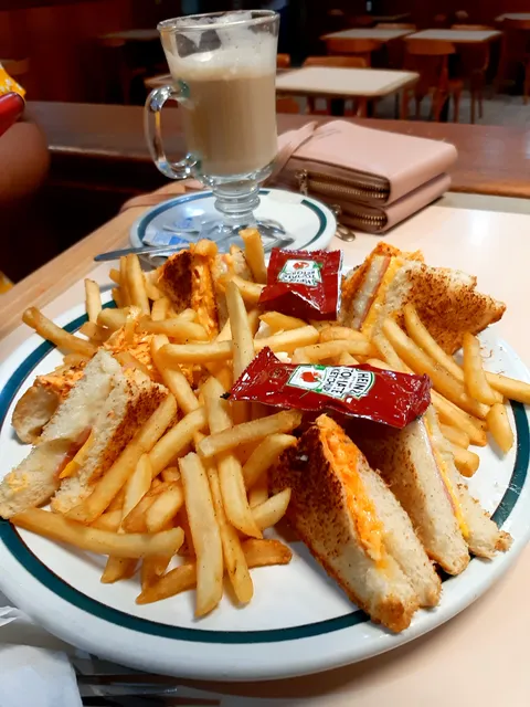 Café Selecto image 8