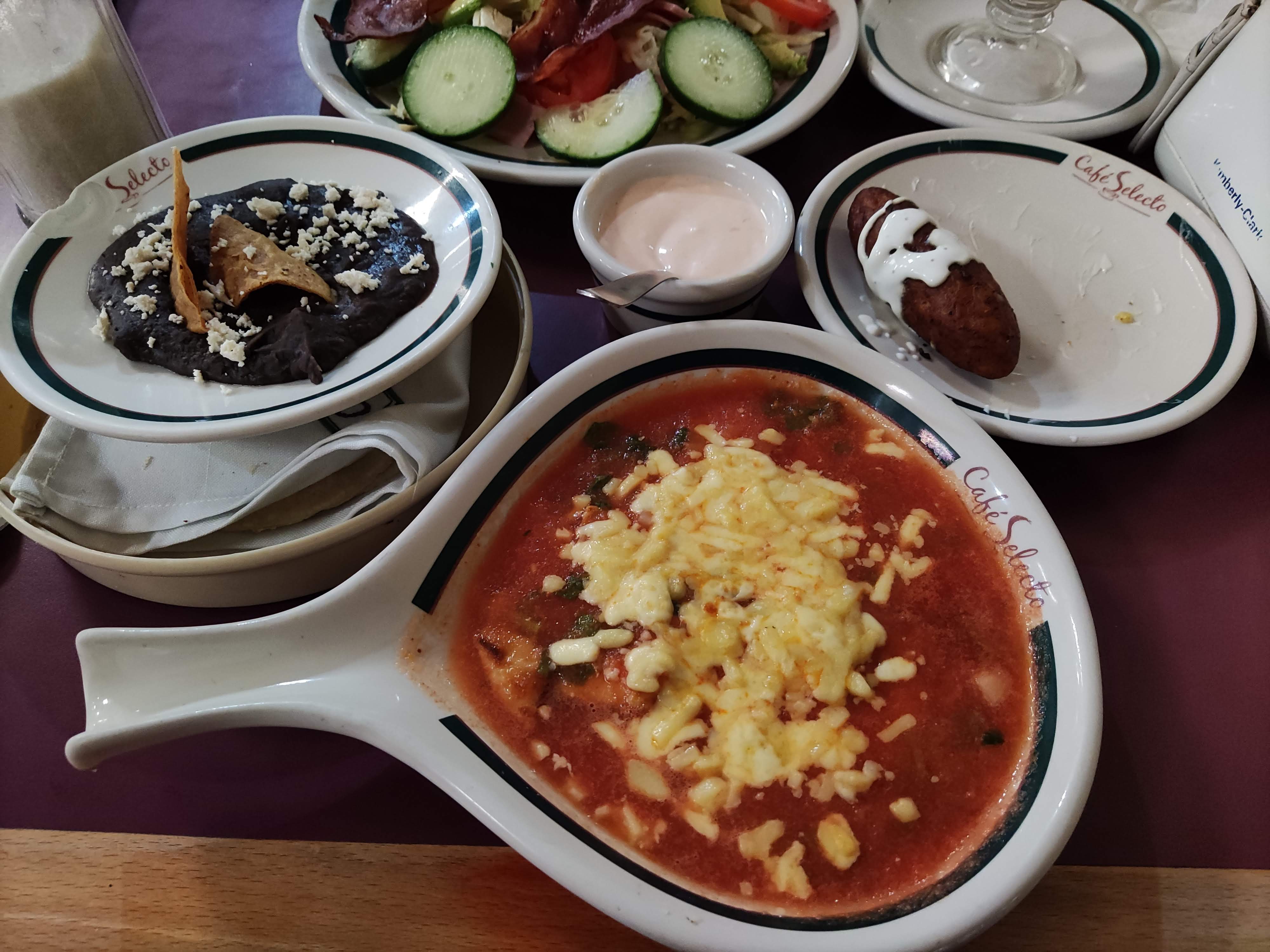 Café Selecto image 10