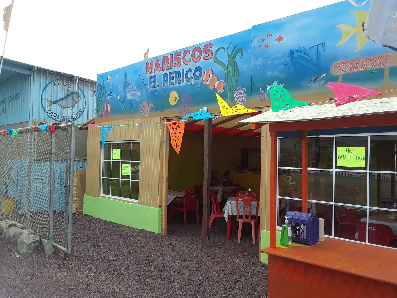 Mariscos el perico image 1