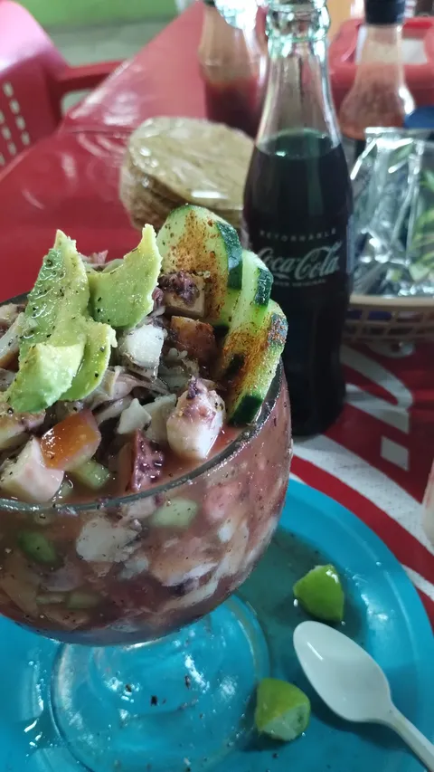 Mariscos el perico image 2