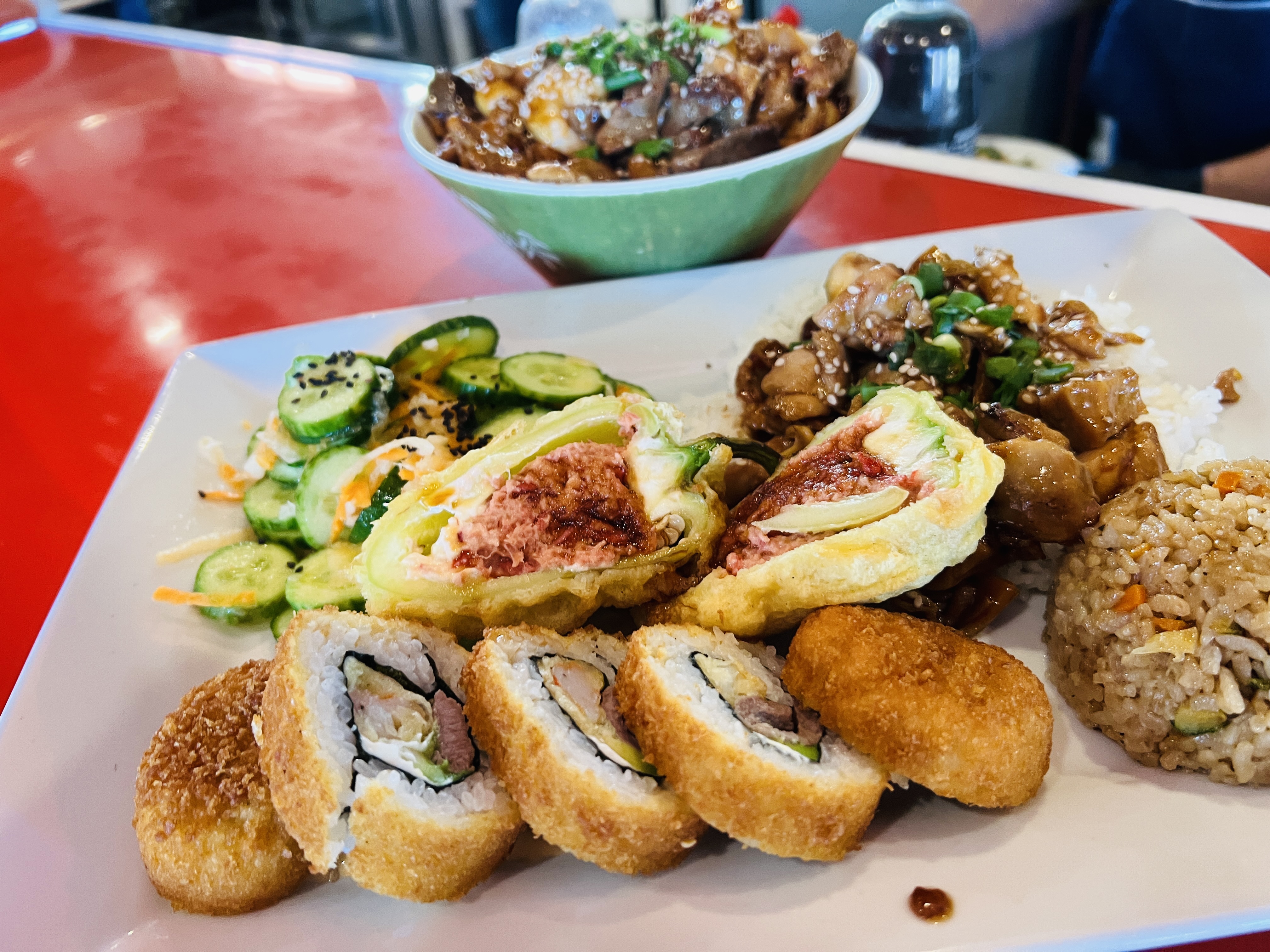 Kazoku Sushi y teriyaki image 6