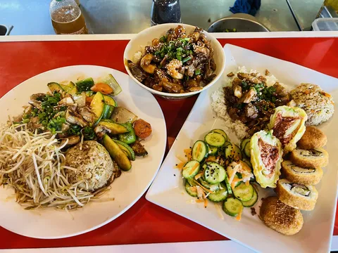 Kazoku Sushi y teriyaki image 7